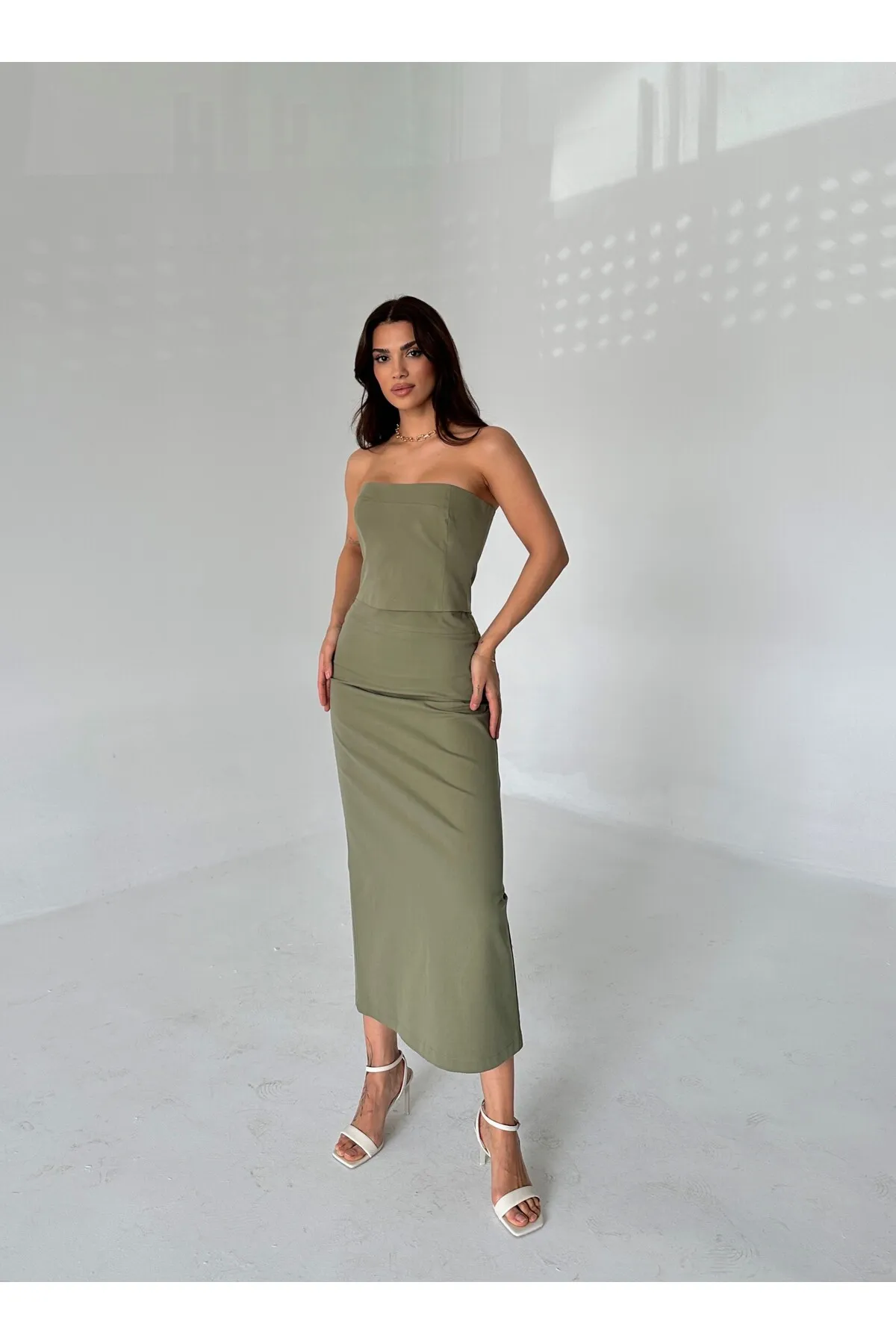 Laluvia  Khakifarbenes Midirock-Bustier-Set mit Reißverschlussdetail auf der Rückseite