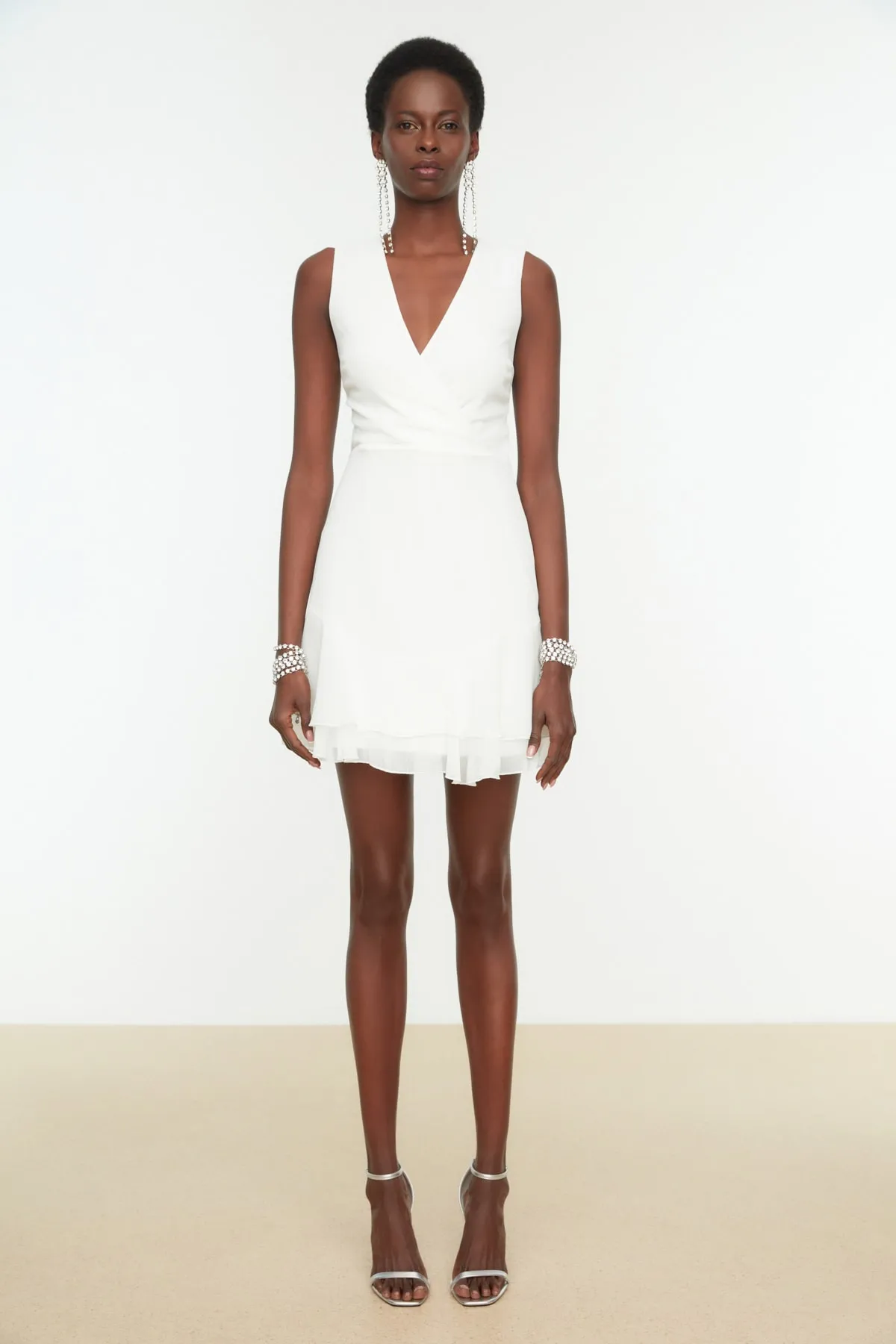 Trendyol Collection  Braut-Ecru-Rückendetail-Hochzeit/Nikah-elegantes Abendkleid TPRSS21EL2345
