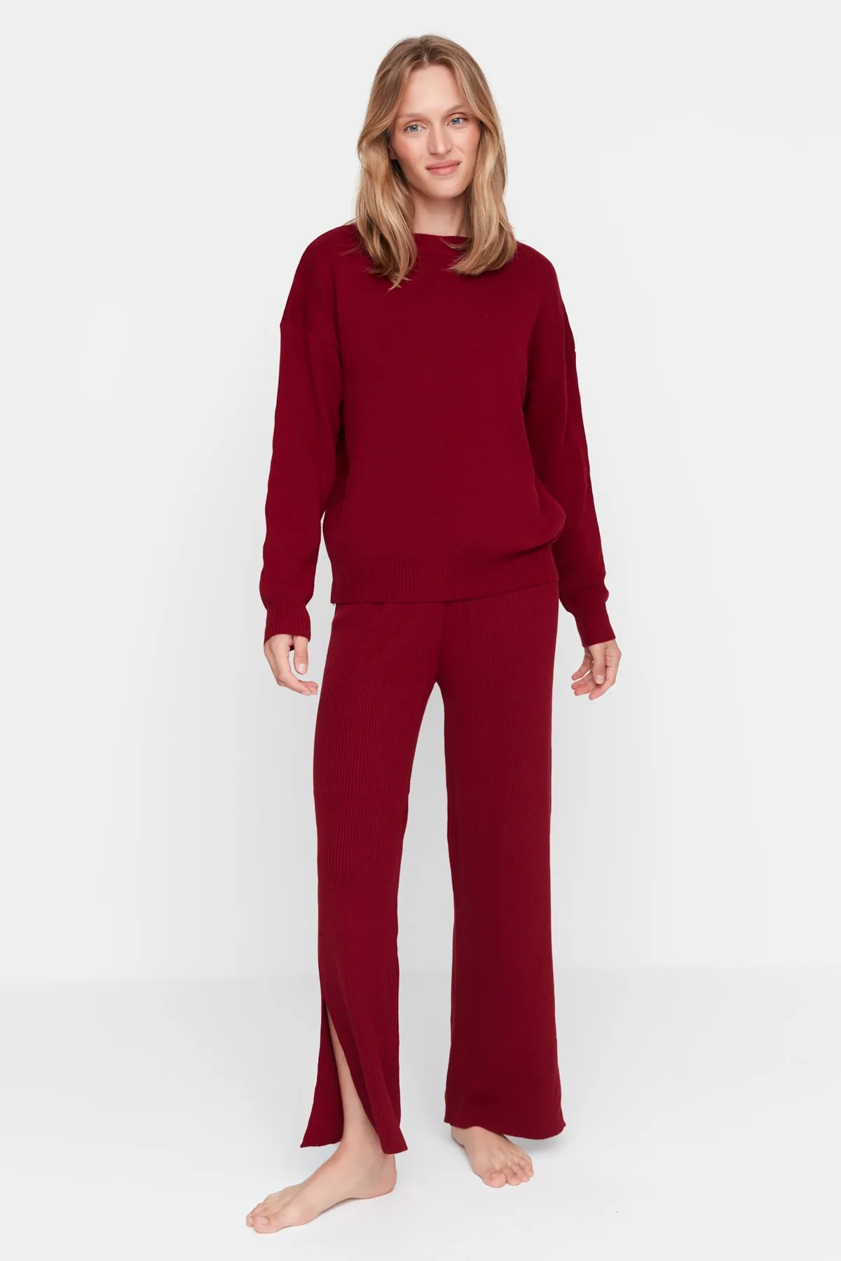 Trendyol Collection  Weinrotes Strickoberteil-Set mit Schlitzdetail THMAW22AU0502