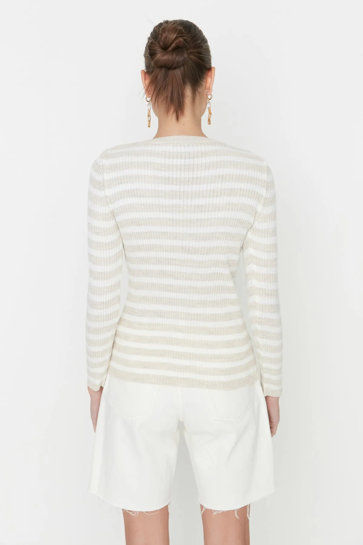 Trendyol Collection  Steinfarbener Basic-Strickpullover mit Streifen TWOAW21KZ0942