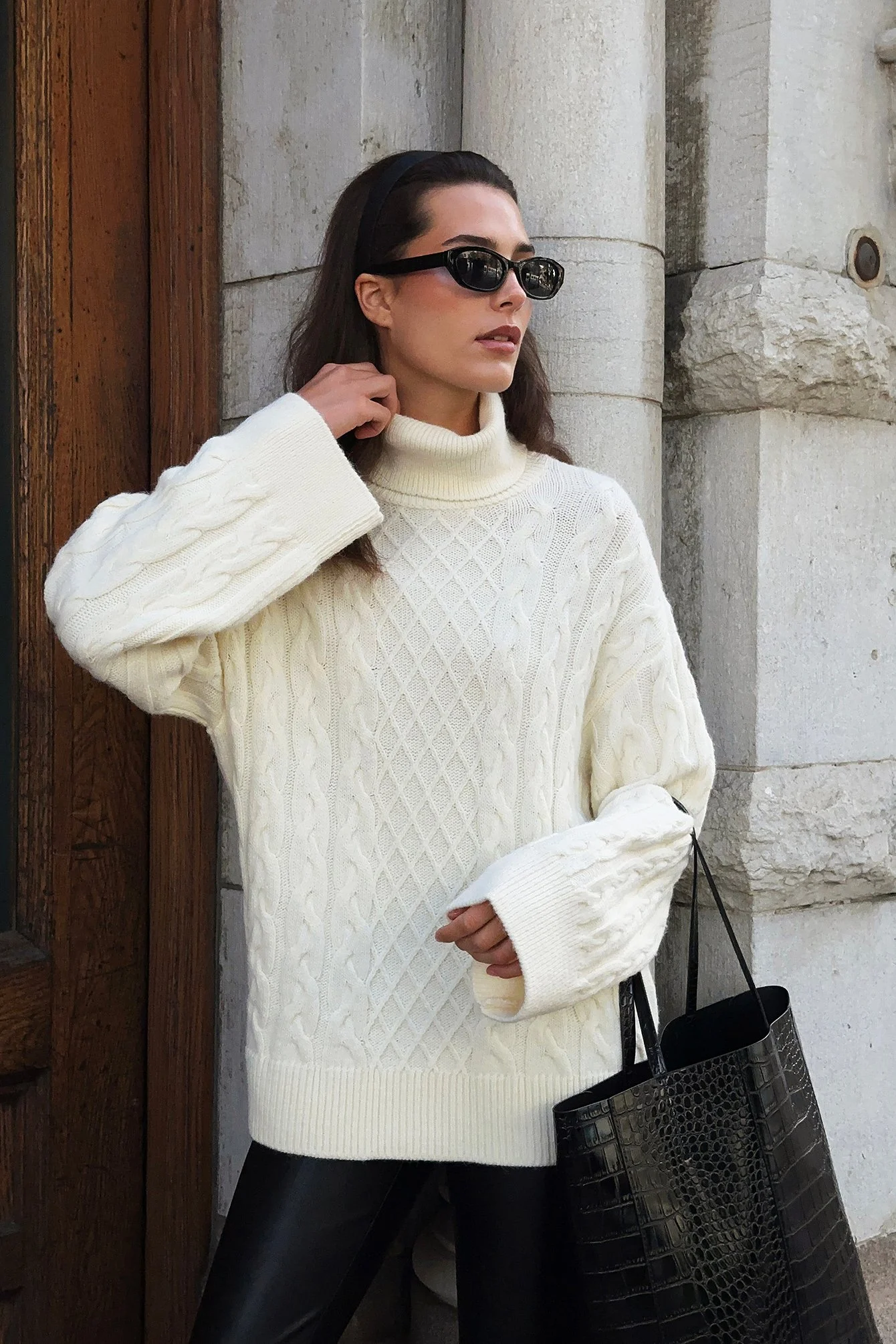 Strickpullover mit Rollkragen und Zopfmuster