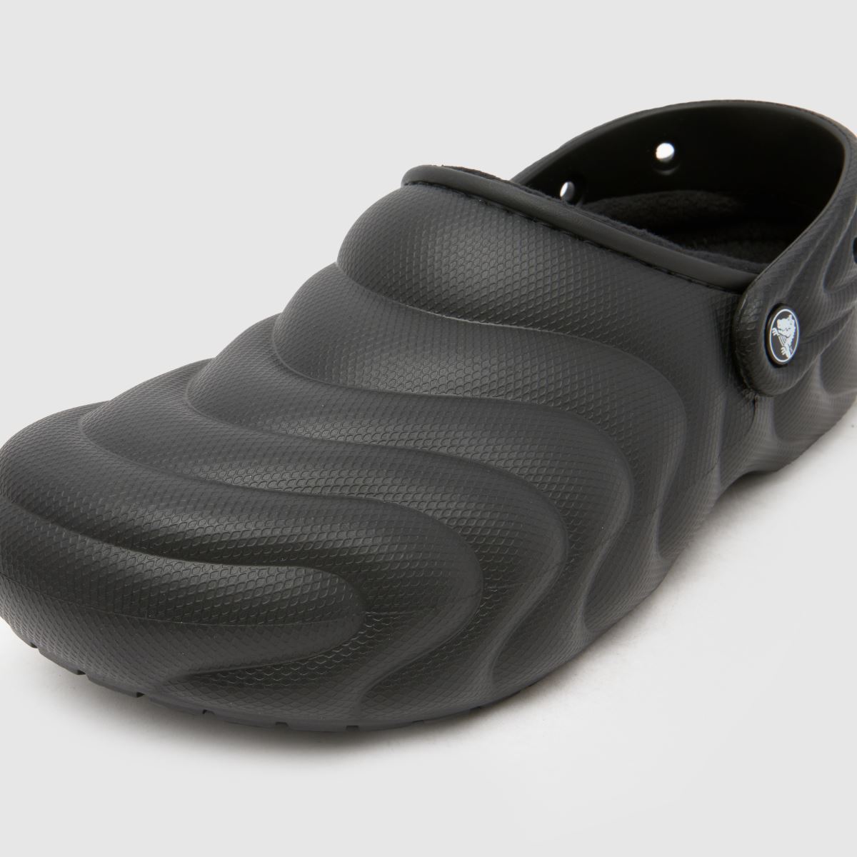 Crocs klasszikus bélelt, overpuff klumpa szandál fekete színben