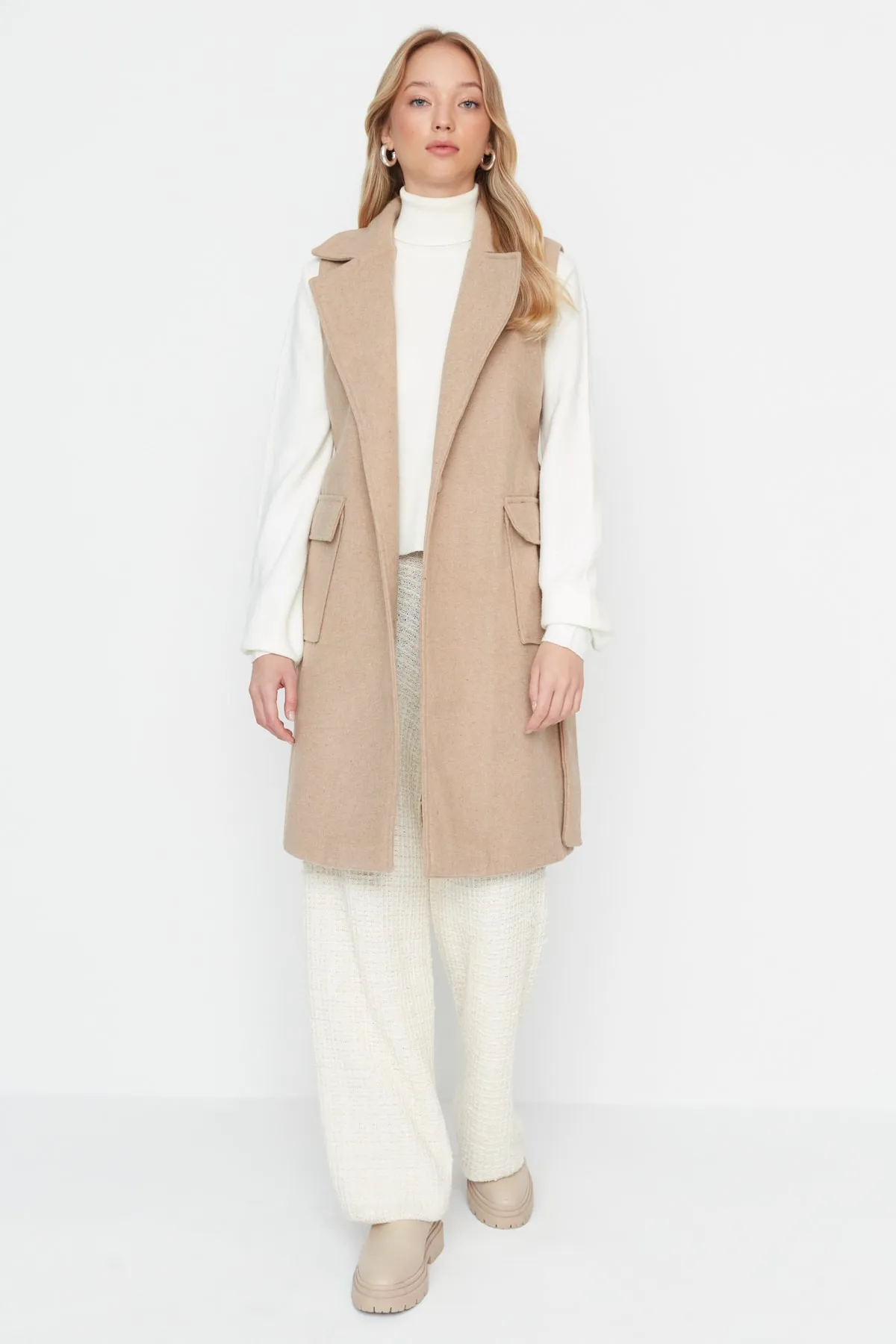 Trendyol Modest  Kameljacke, Weste mit Kragen, Taille und Gürtel TCTAW23YE00006