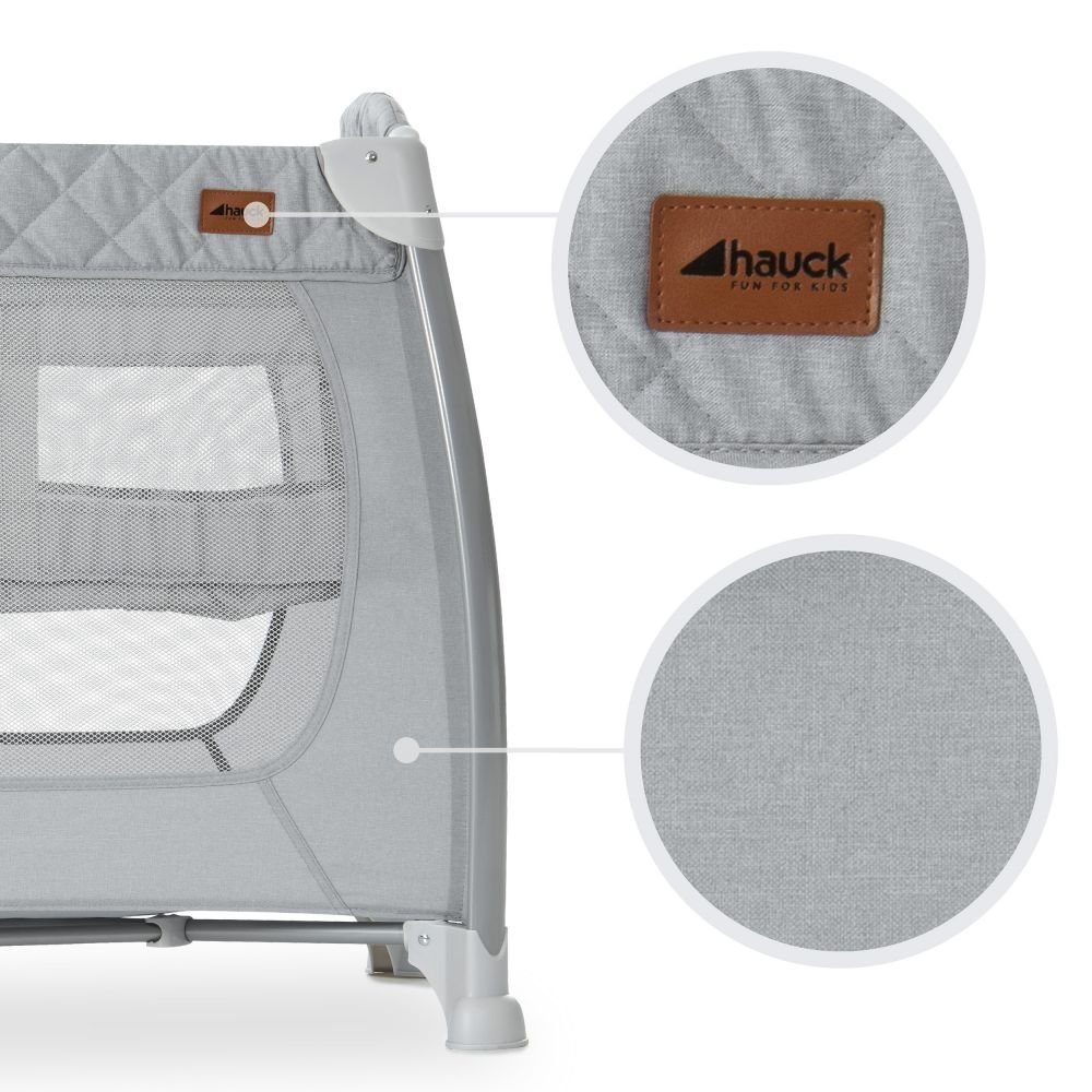 Hauck Baby-Reisebett Play'n Relax Center - Quilted Grey, 7-tlg., mit Matratze, Moskitonetz, Neugeborenen-Einsatz, Wickelauflage