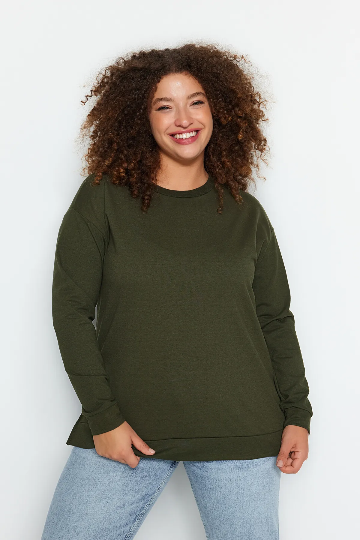 Trendyol Curve  Khakifarbenes, dünnes Strick-Sweatshirt mit Schlitz und Details TBSSS22SW0172