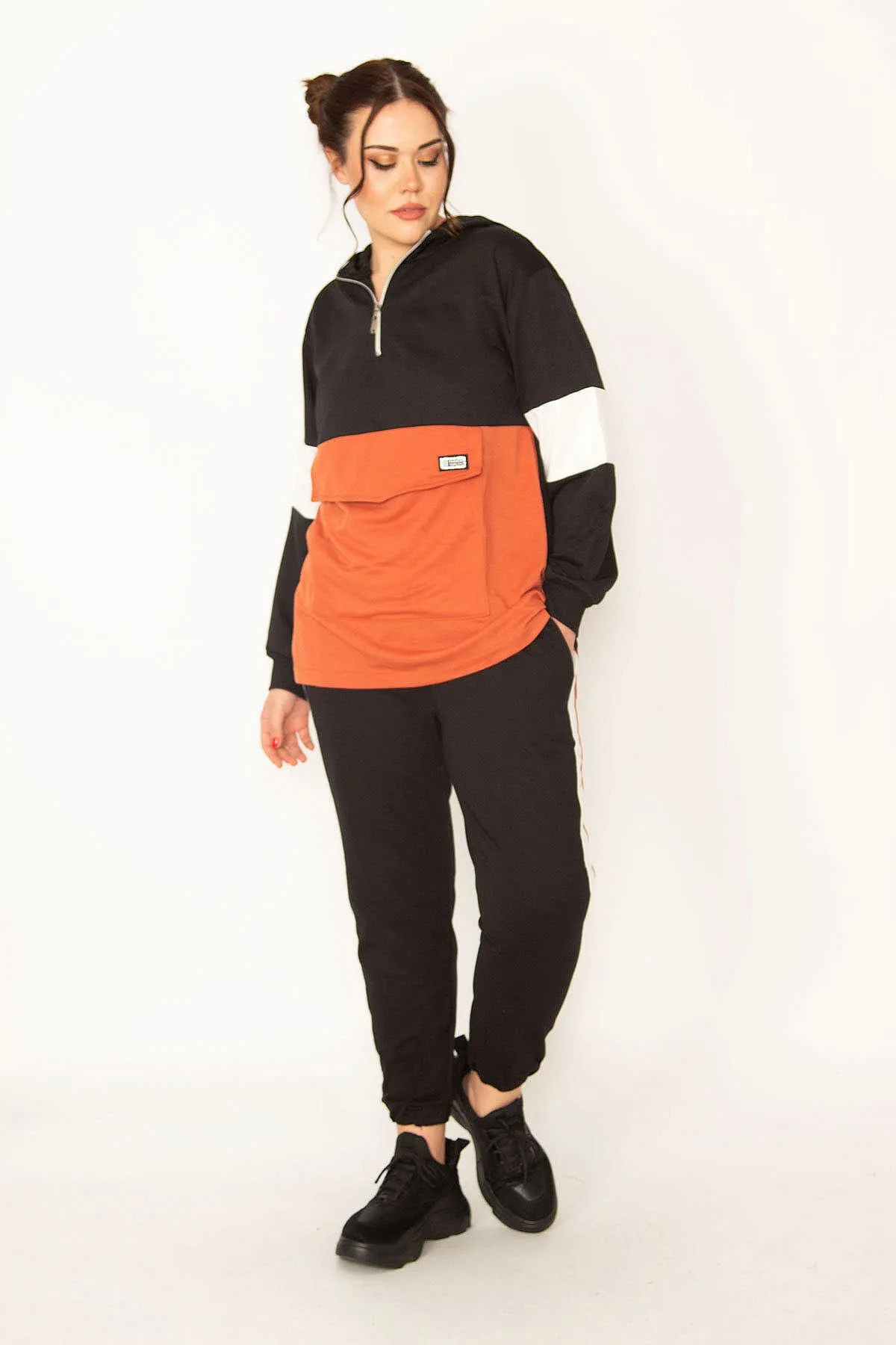 Şans  Großer orangefarbener Patchwork-Trainingsanzug für Damen mit Kängurutasche und Kapuze und Reißverschluss 65n35416