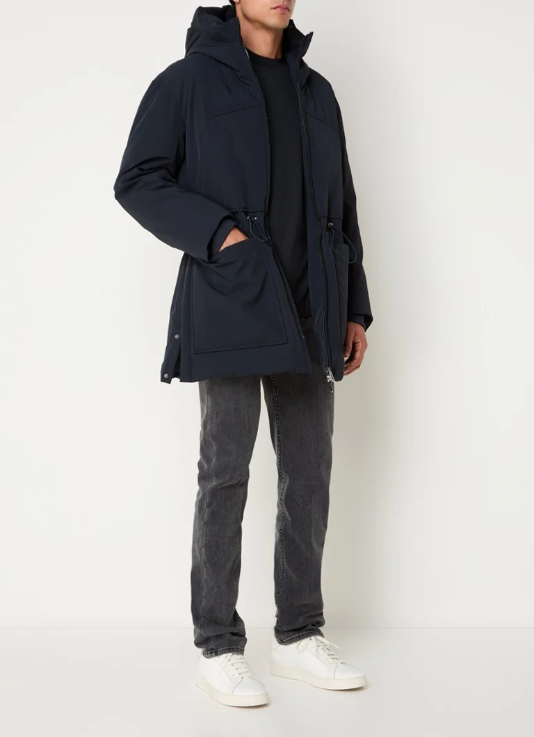 Parka matlasată Emporio Armani cu umplutură de puf și buzunare laterale.