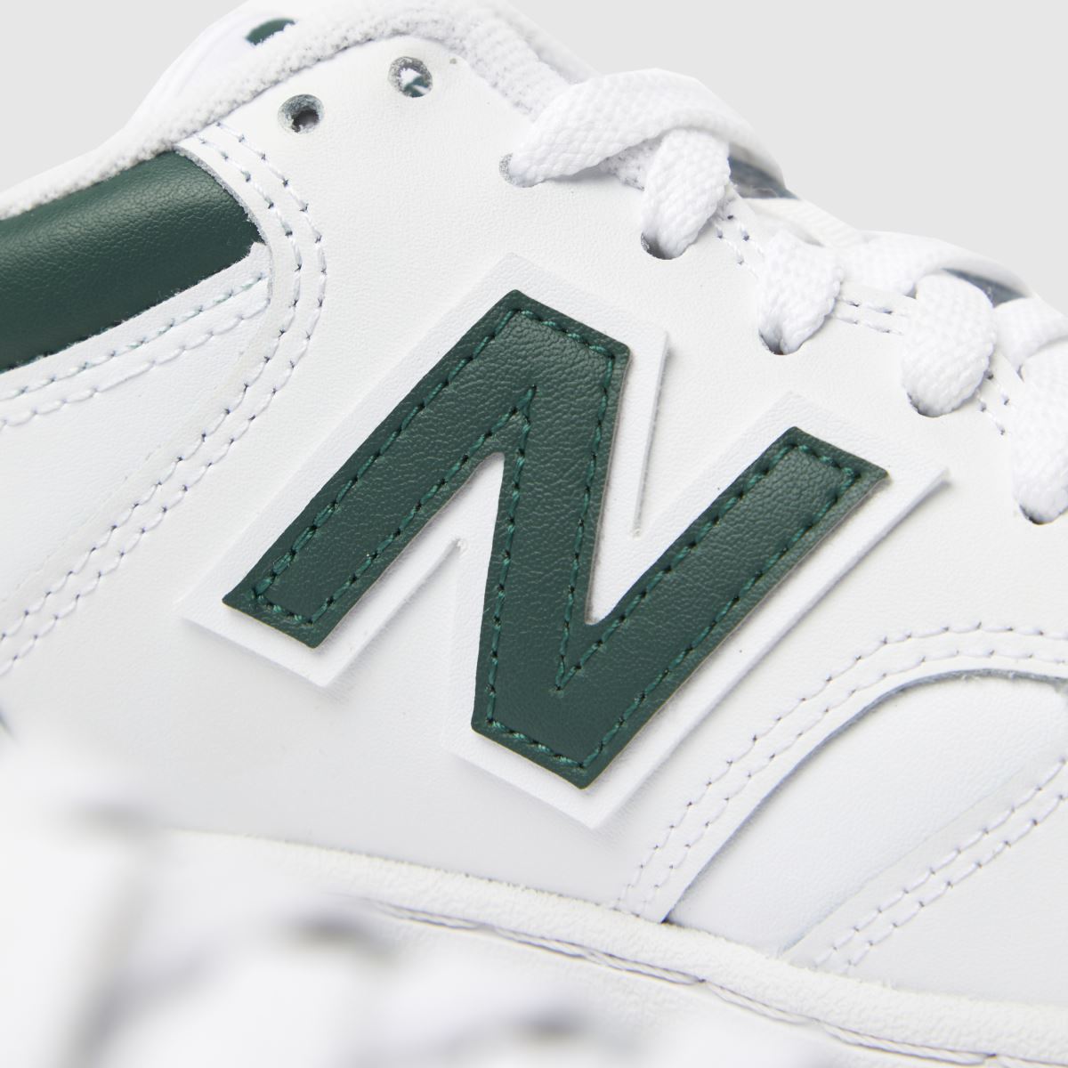 New Balance 480 träningsskor i vitt och grönt