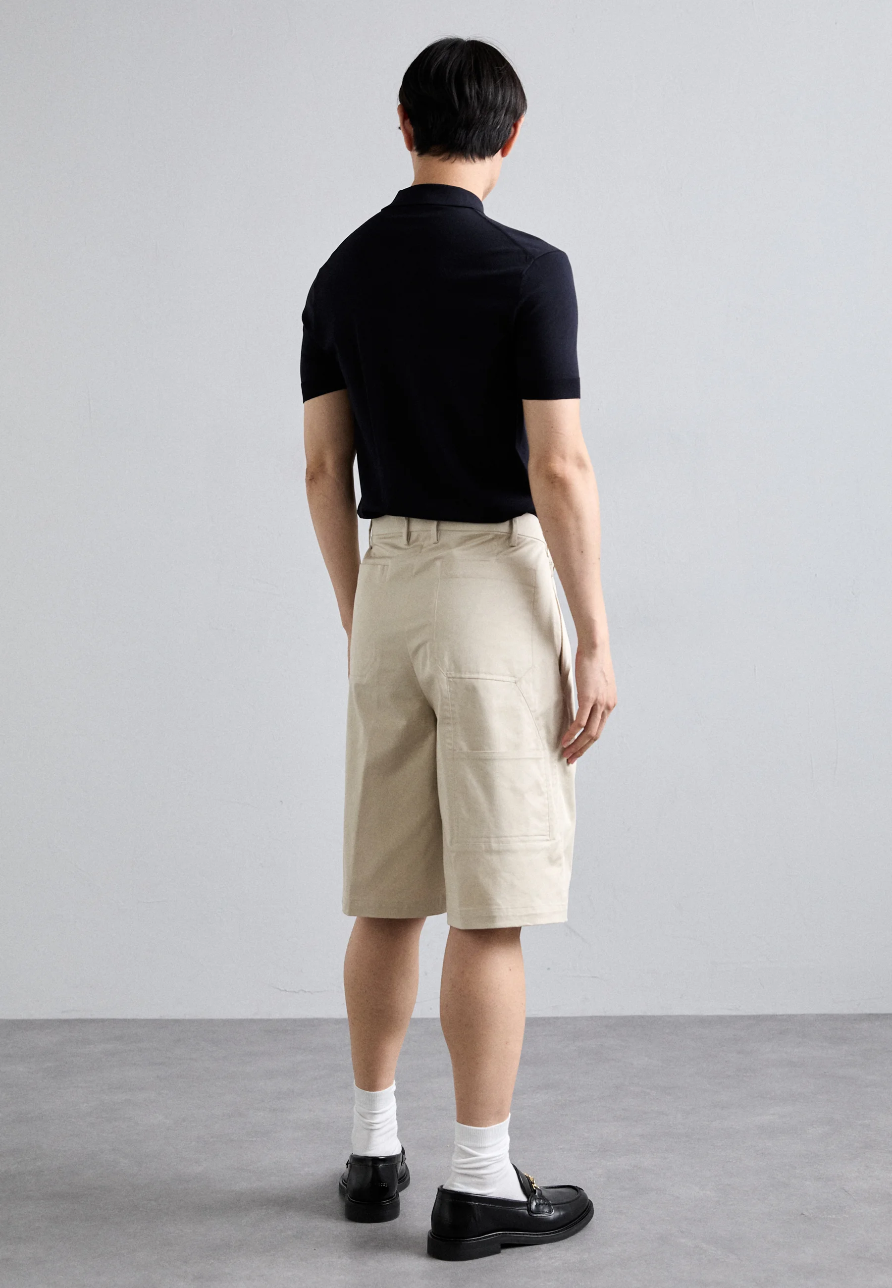 Pantalones rectos con bolsillos de Neil Barrett - Shorts