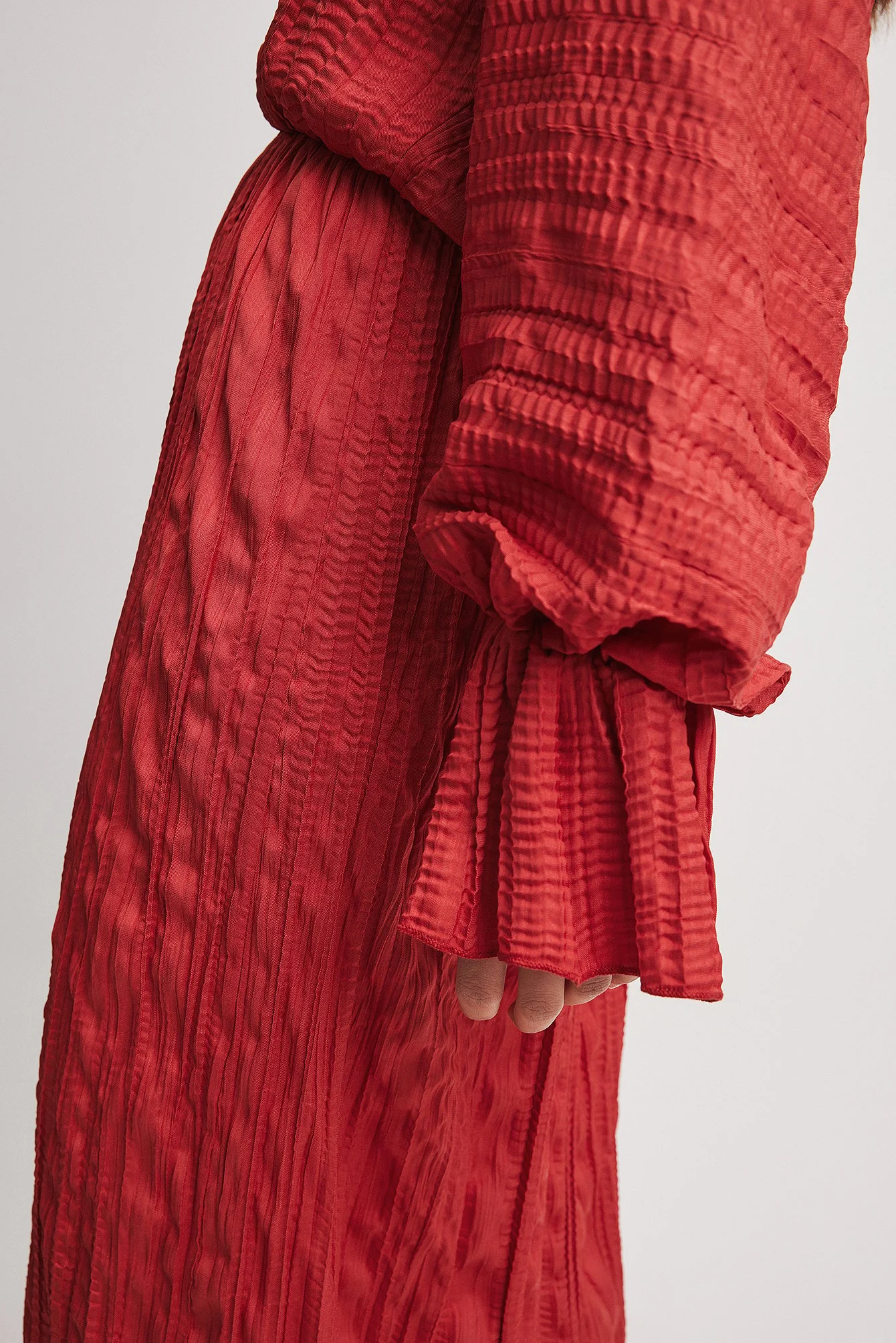 Drapiertes, strukturiertes Midikleid