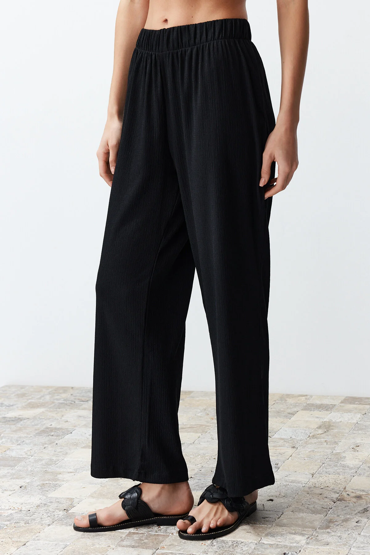 Trendyol Collection  Schwarzes gewebtes Oberteil- und Unterteil-Set TWOSS24AU00064