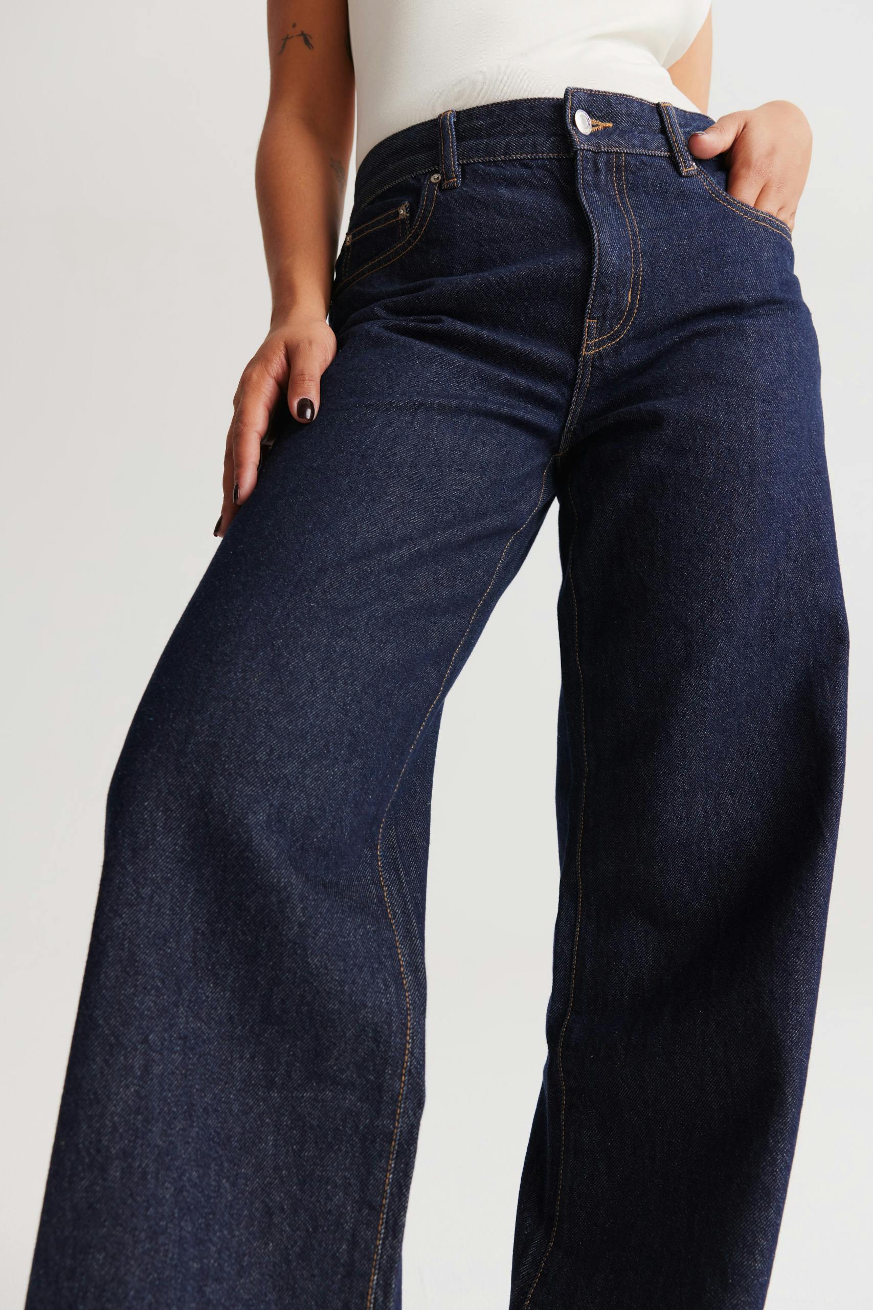 Low wide jeans