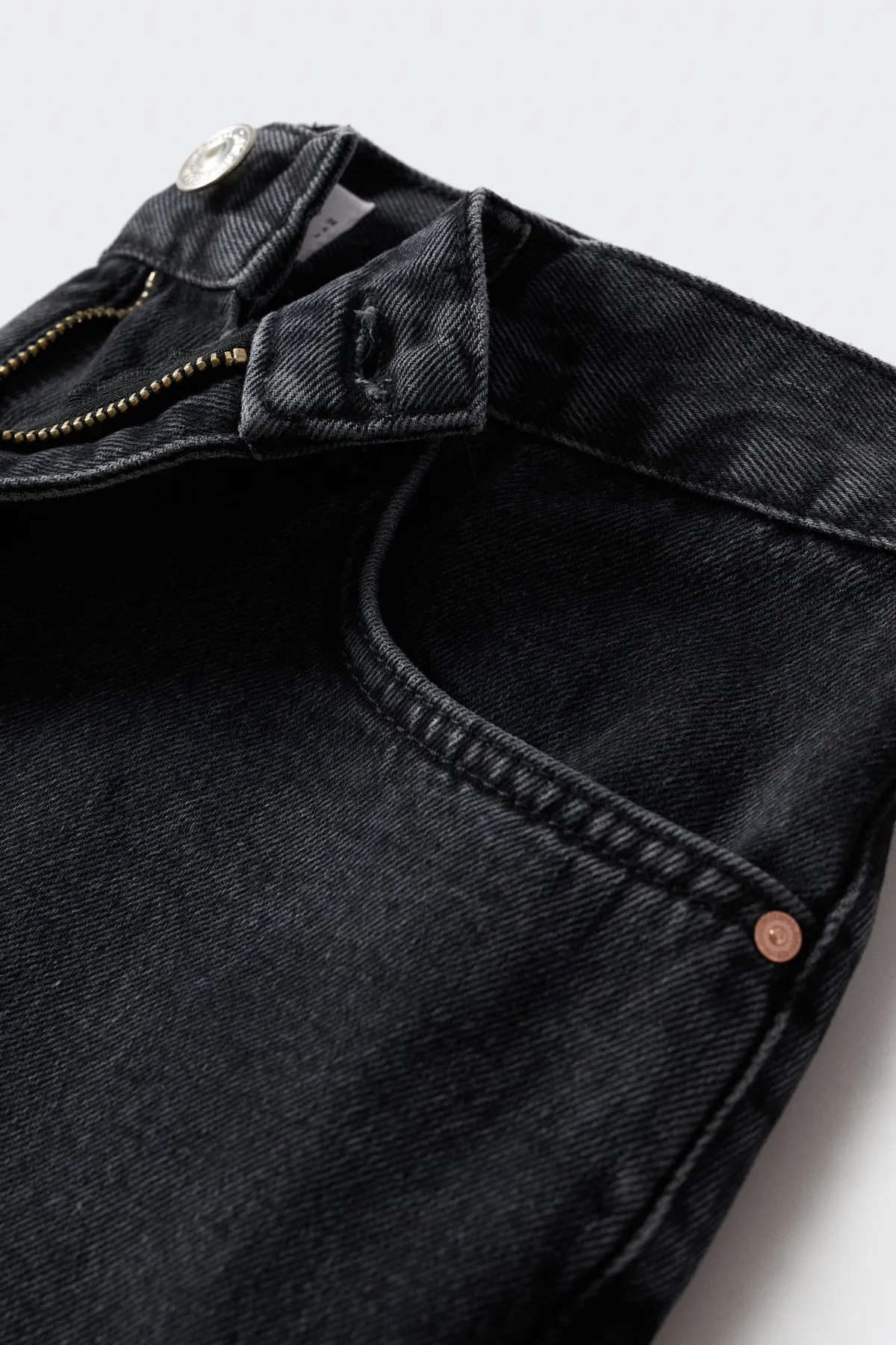 MANGO  Schwarze Denim-Damenshorts und Bermuda 37000324