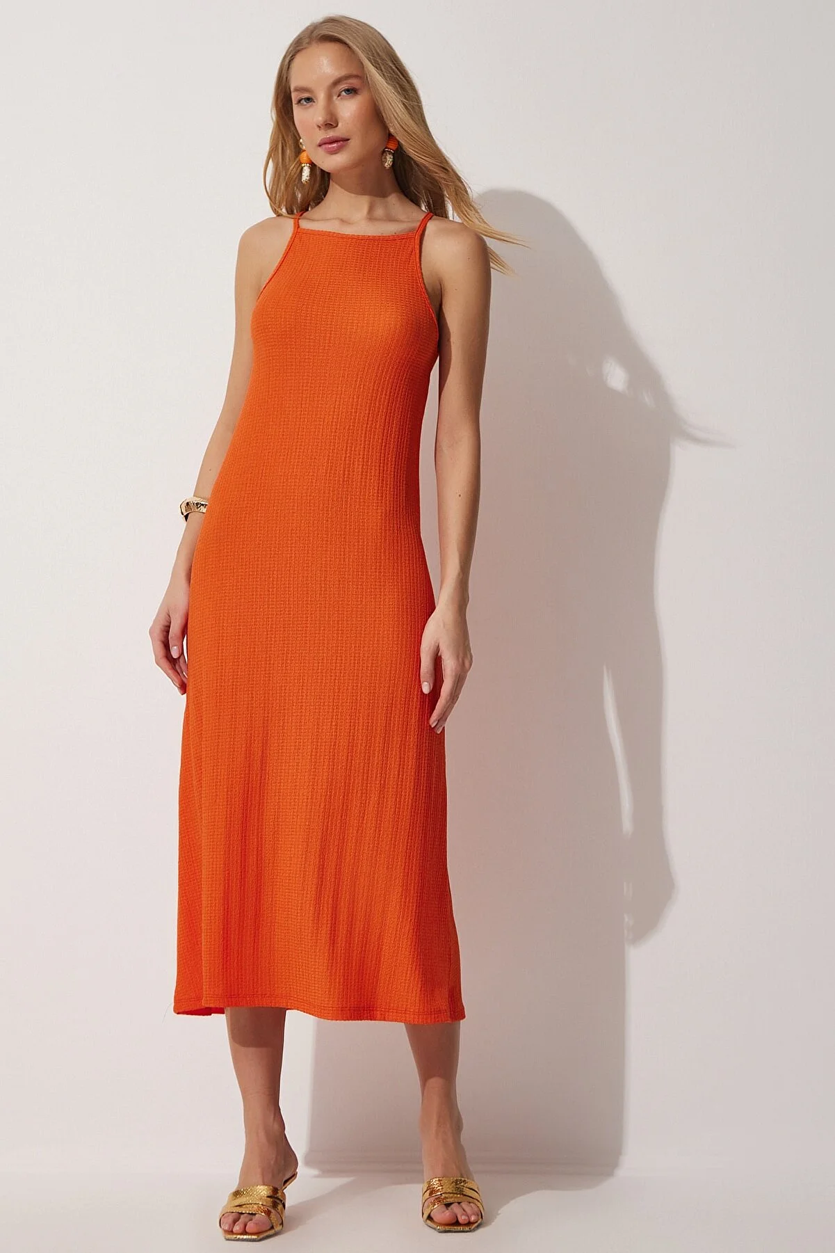 Happiness İstanbul  Langes Sommer-Strickkleid mit Trägern in Orange für Damen DZ00078