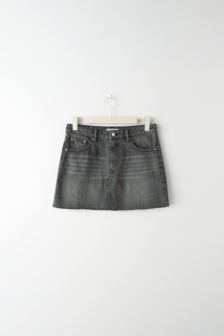 Low vintage denim skirt
