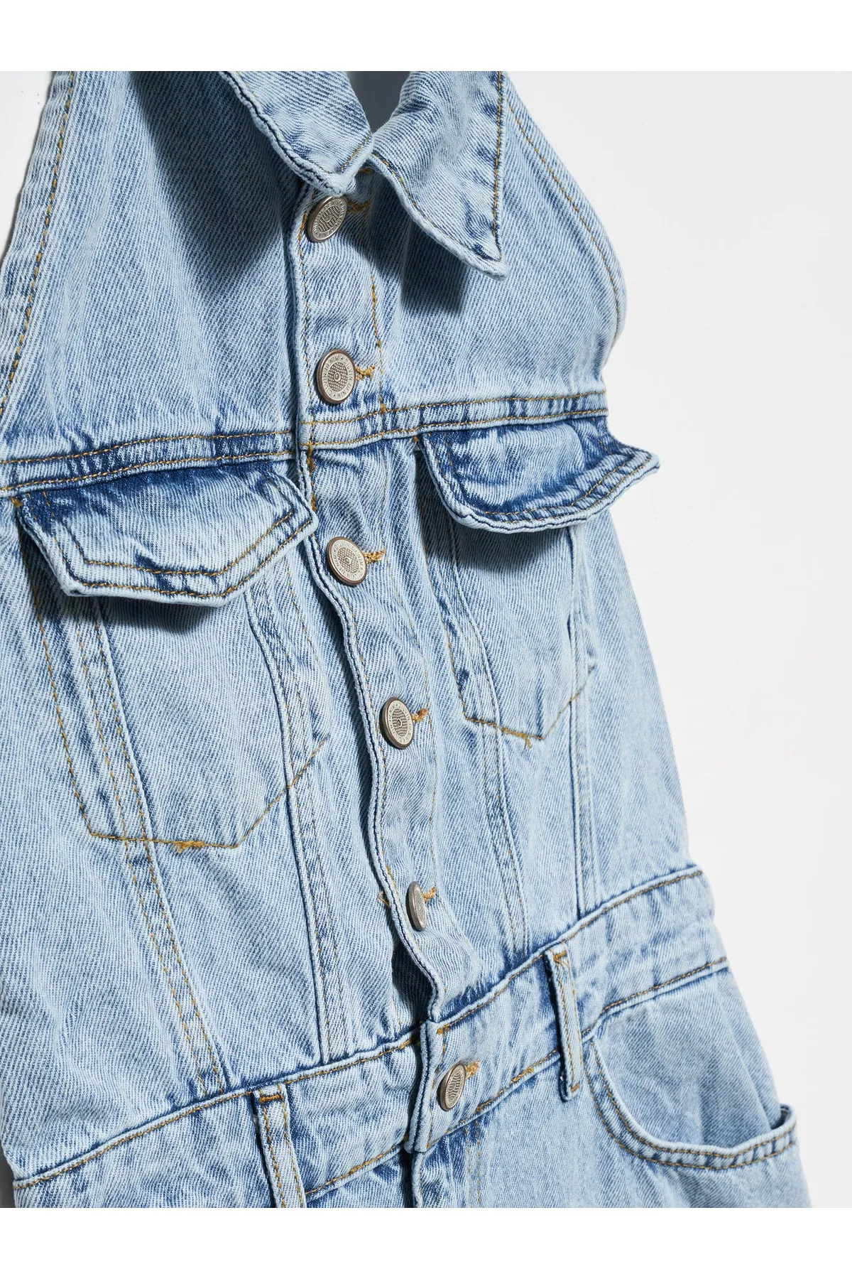 Dilvin  90514 Snow Wash-Jeanskleid mit offenem Rücken – Blau