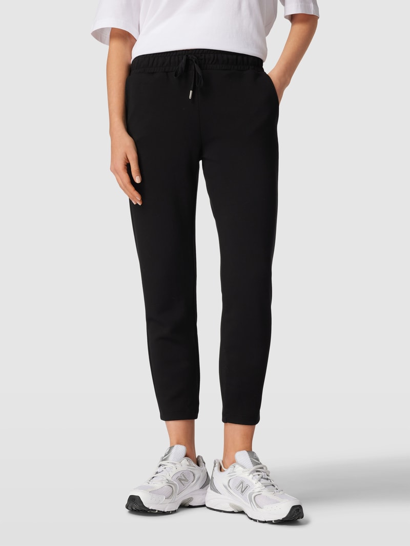 Sweatpants mit Paspeltaschen am Gesäß in schwarz