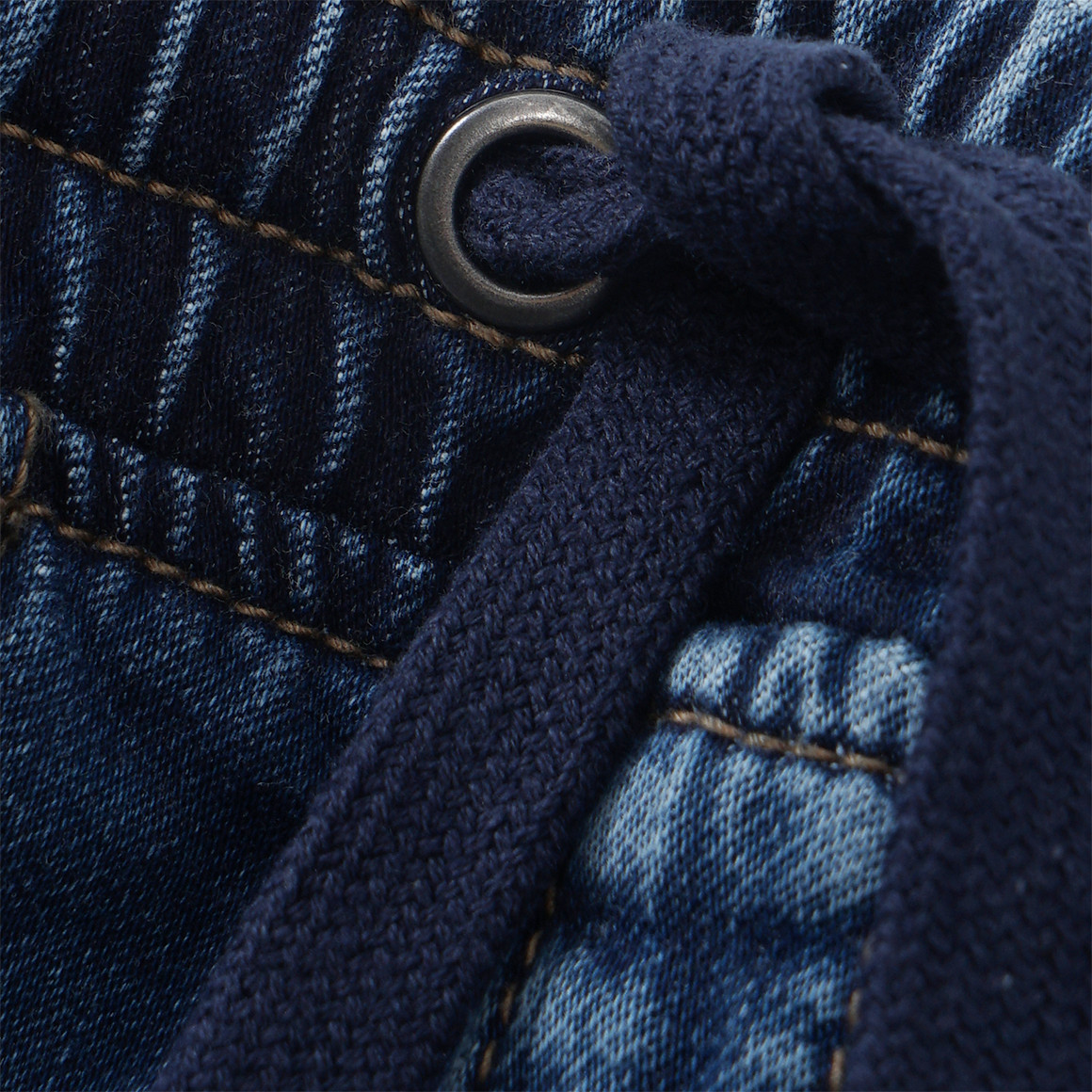 Jungen Pull-on-Jeans mit Tunnelzug