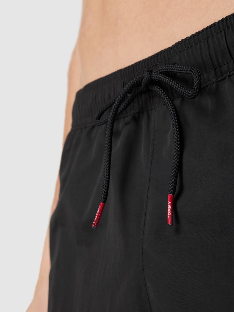 Badehose mit Kontrasteinsätzen in schwarz