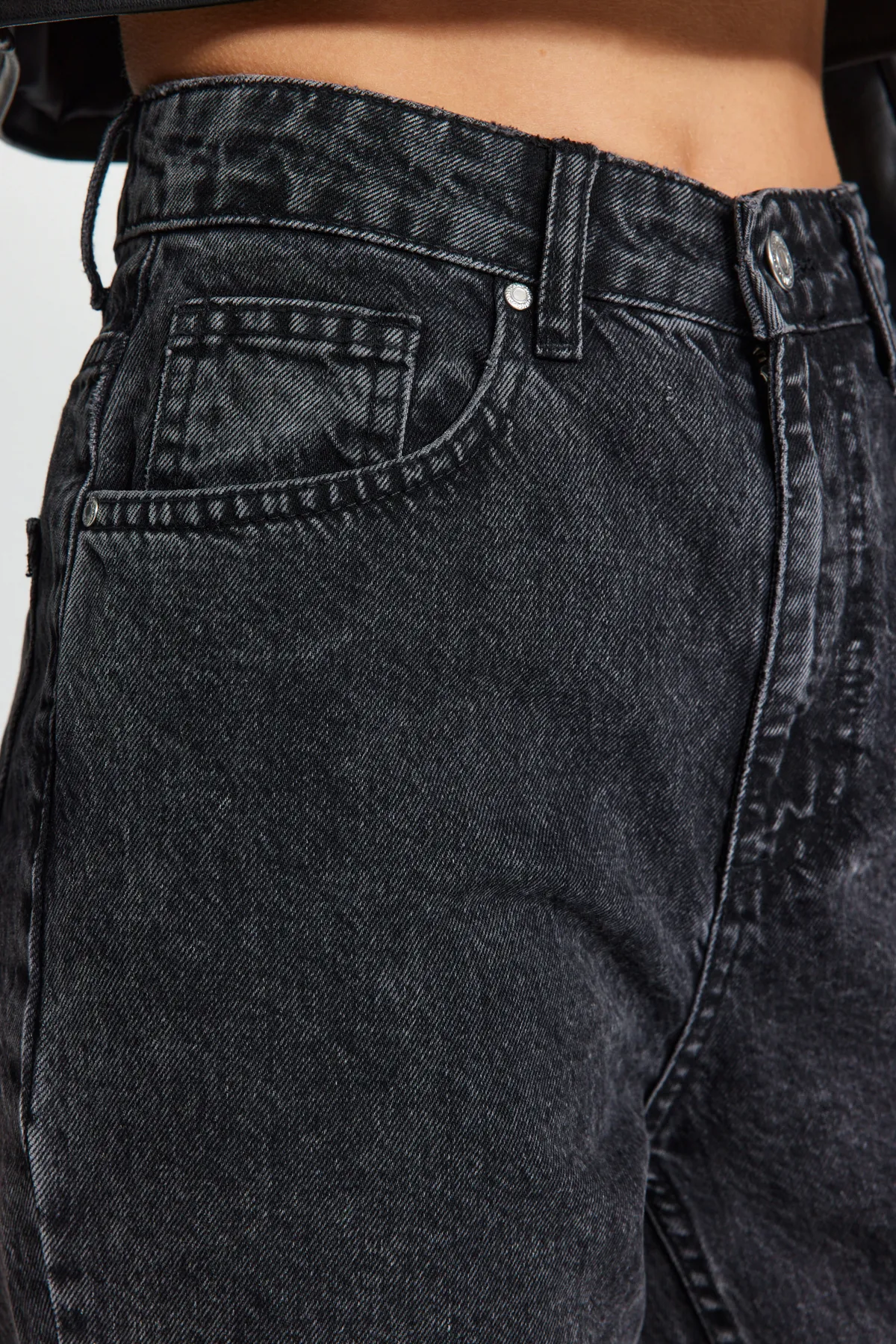 Trendyol Collection  Schwarze Jeans mit hoher Taille und weitem Bein TWOAW24JE00157