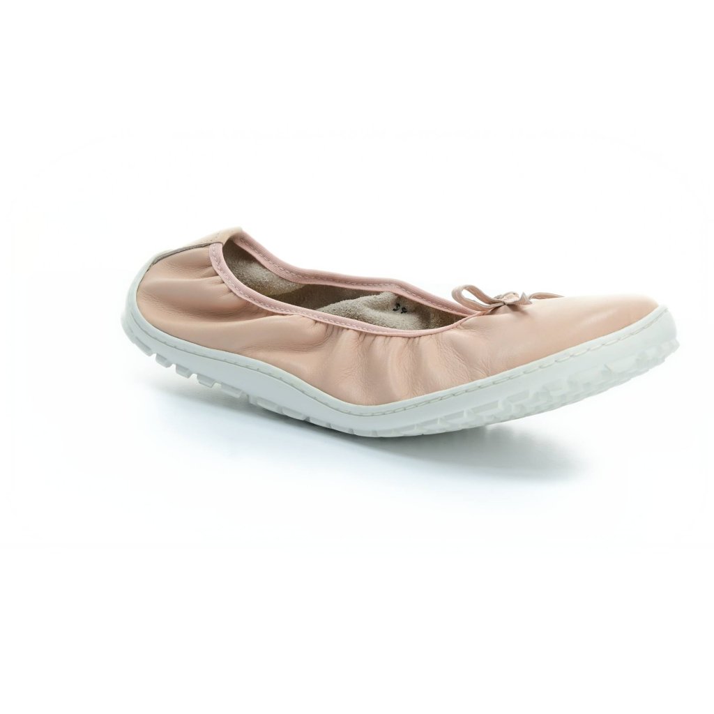 Zaqq Suqar Nude Barfußballerinas