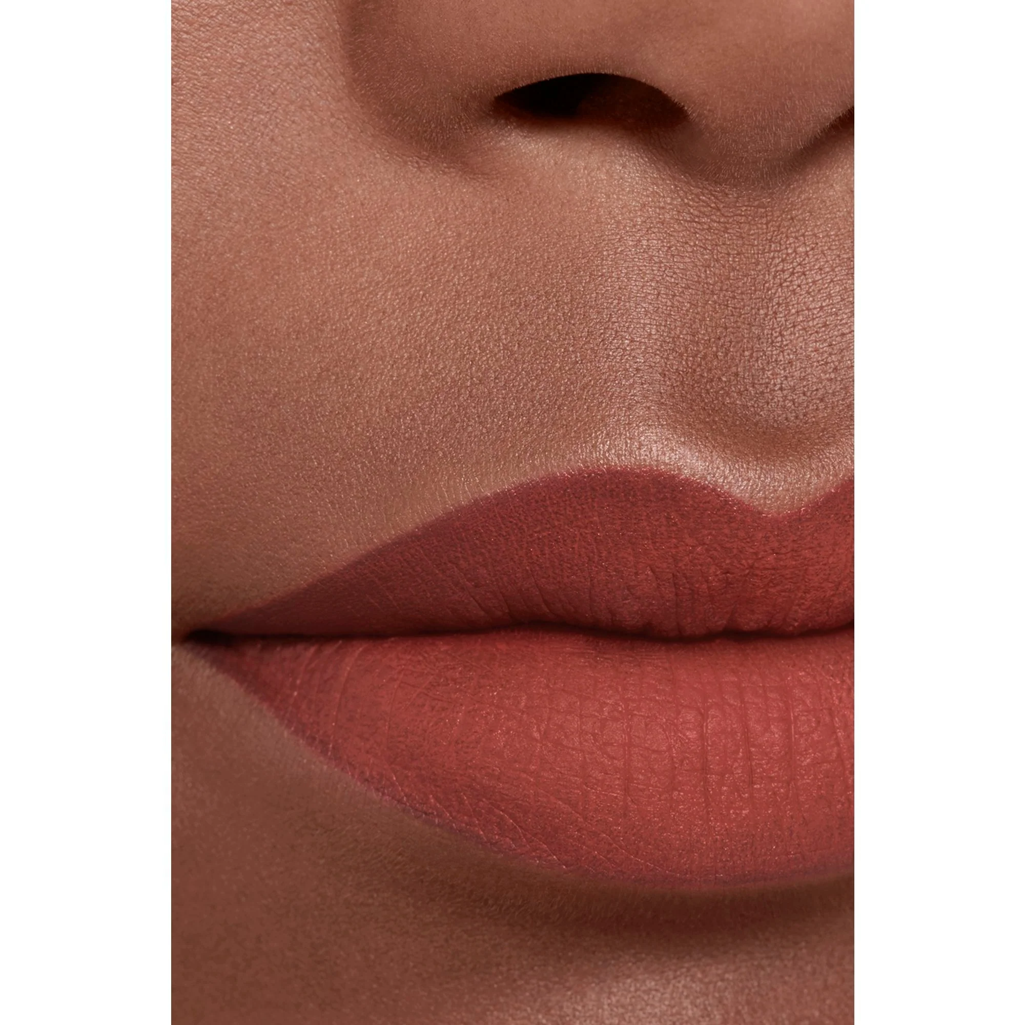 ROUGE ALLURE LIQUID VELVET – ULTRA DLHOTRVAJÚCI, INTENZÍVNY MATNÝ FLUIDNÝ RÚŽ