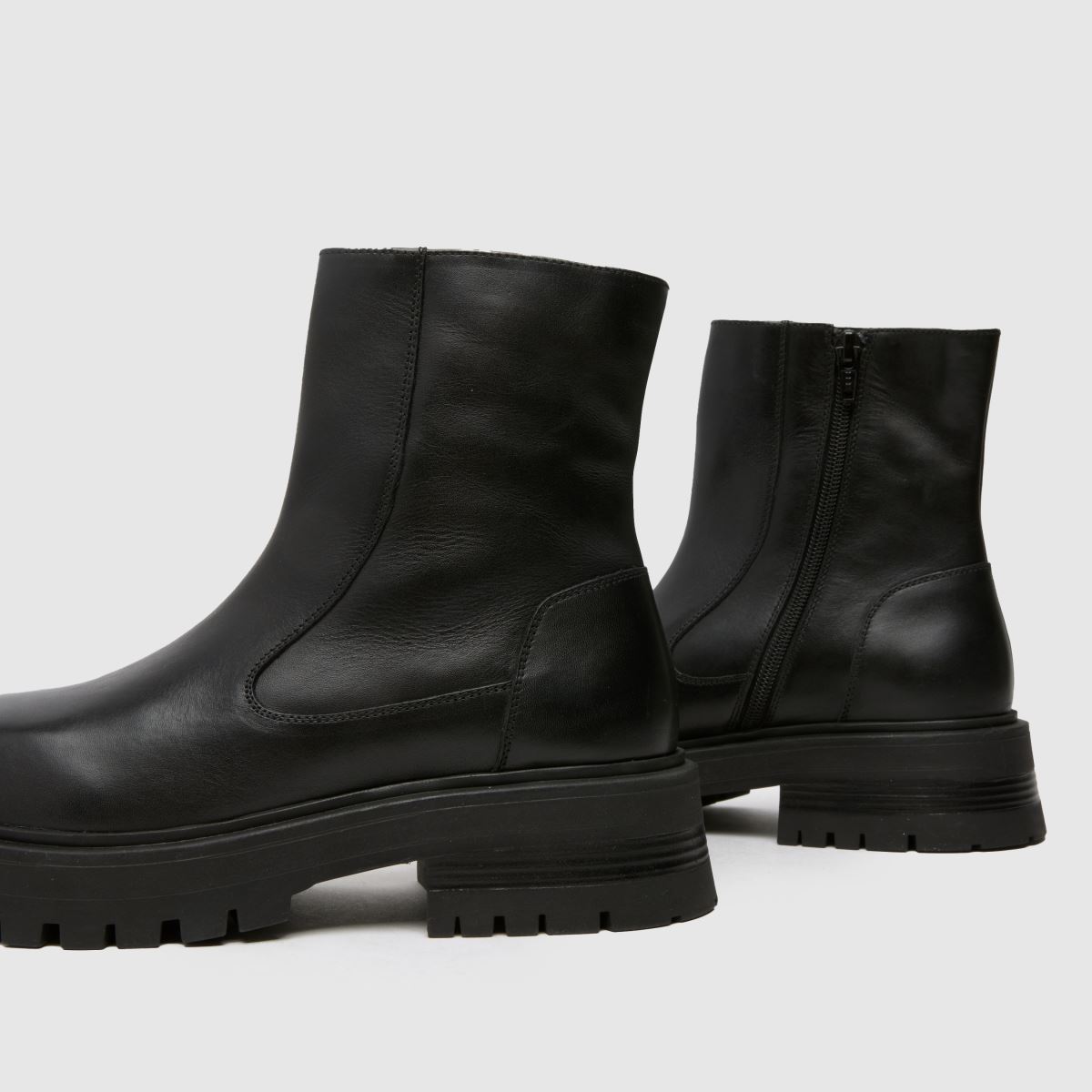 Schuh Alicia – Svarta stövlar med fyrkantig tå