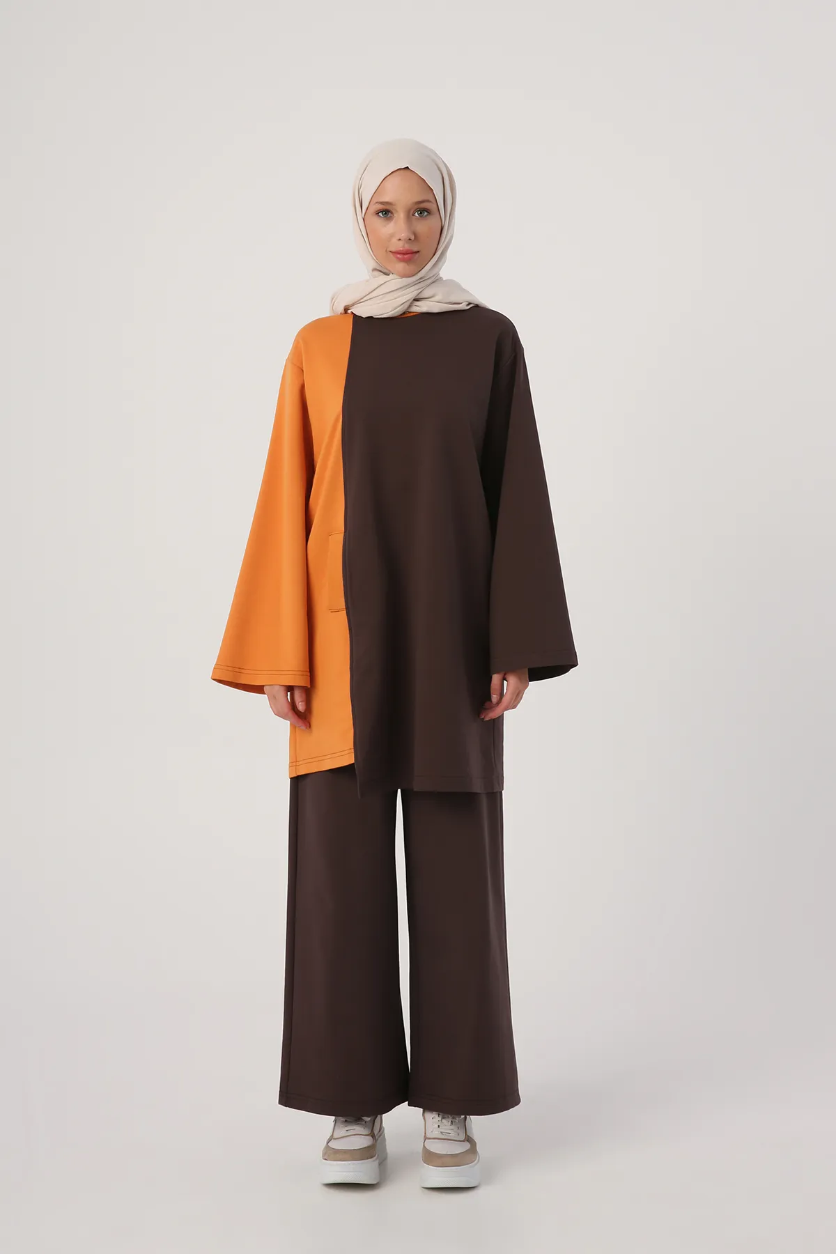 ALLDAY  Bitter Brown Zweifarbiger Alltagsanzug mit Camisole und Taschendetails