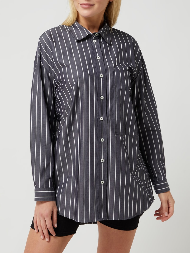 Oversized Bluse mit Nadelstreifen in anthrazit
