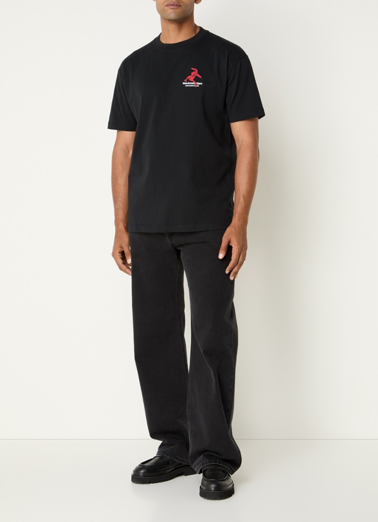New Amsterdam Surf Association -t-paita, jossa logo ja painatus takana