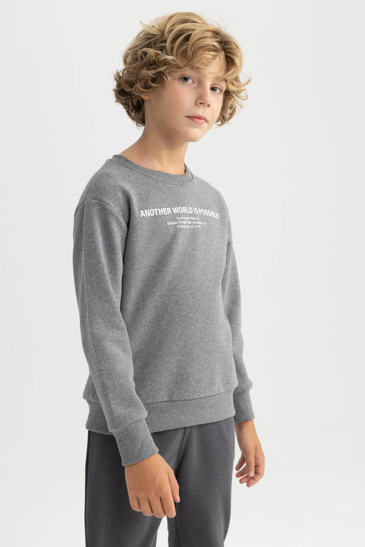 DeFacto  Dickes Jungen-Sweatshirt mit Rundhalsausschnitt