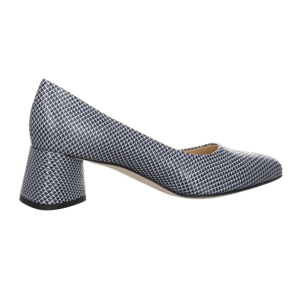Brunate Pumps