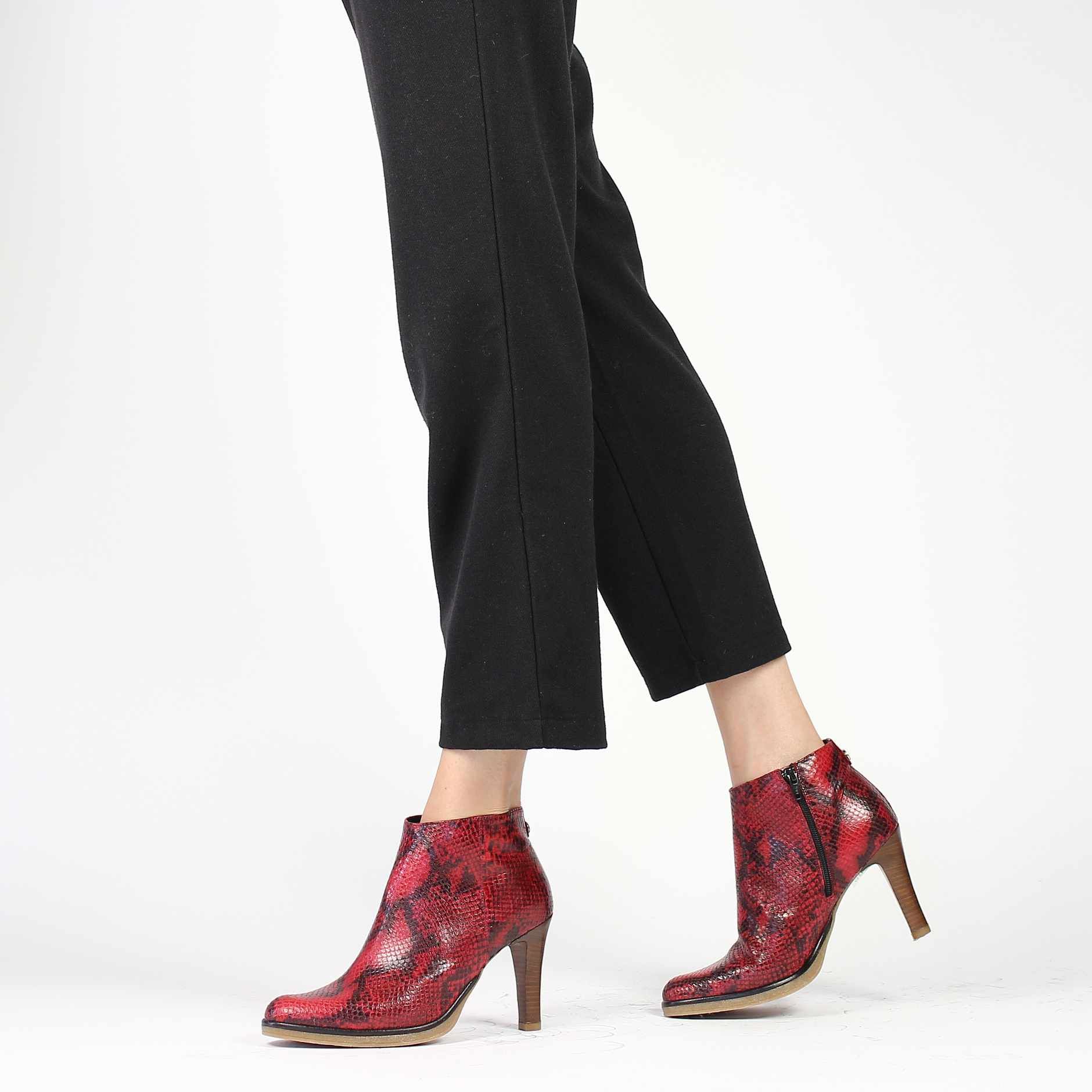 Janie Philip  MAX - Rouge python