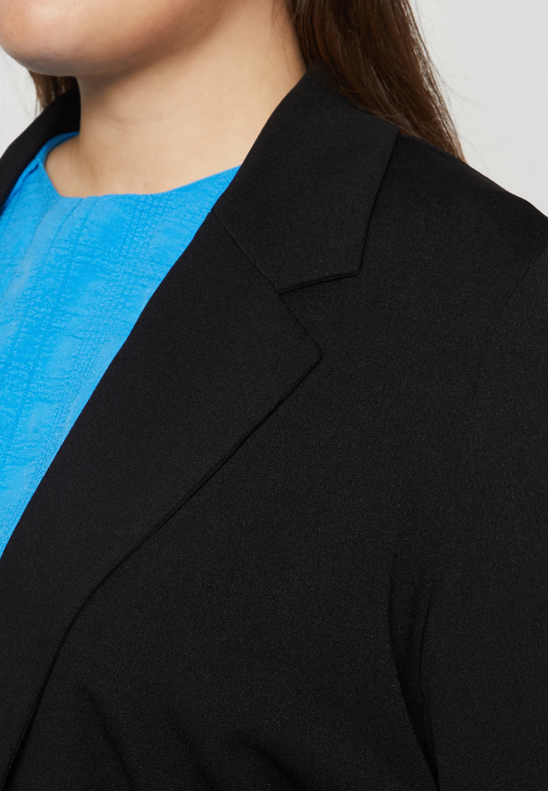 Vero Moda Curve VMCLIVA LONG TIE BLAZER - Abrigo corto