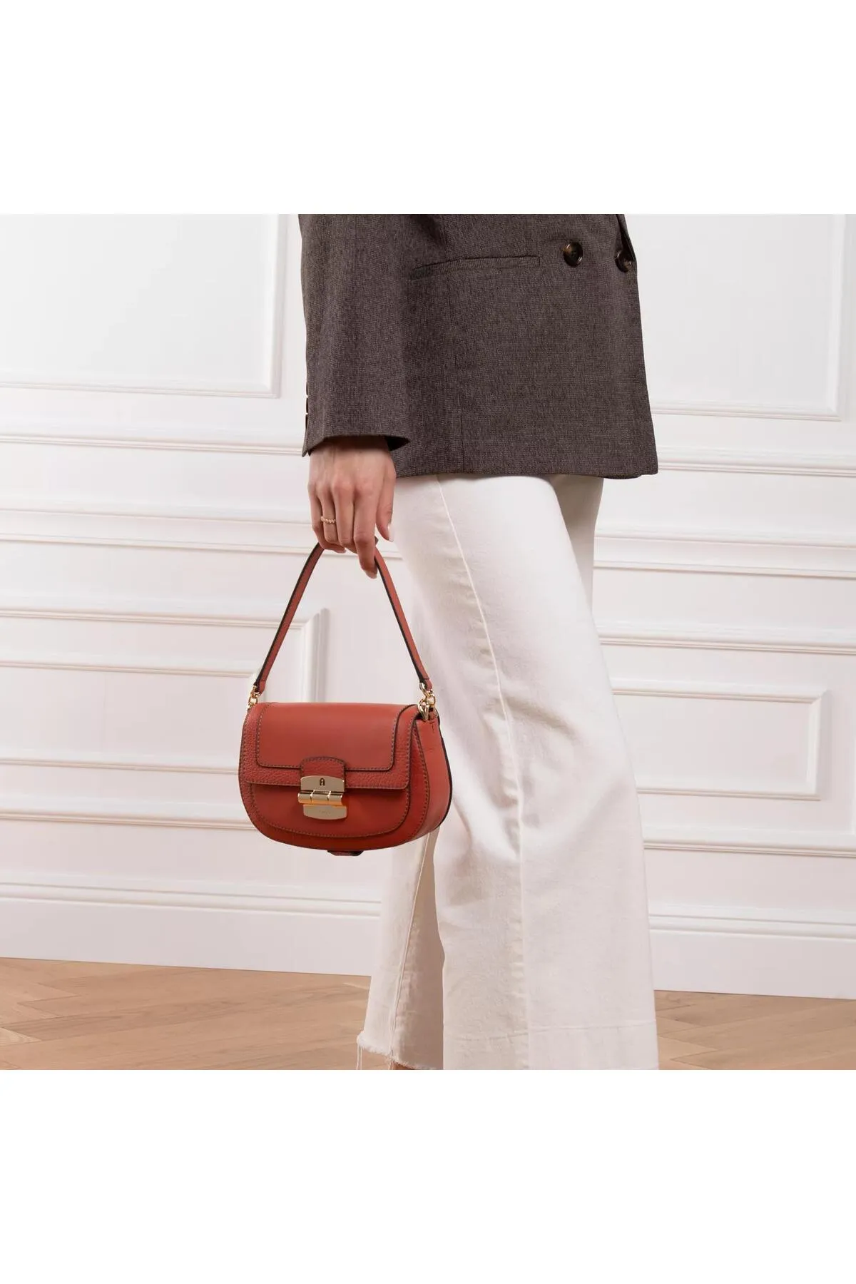 FURLA  Club 2 S Crossbody 26 Cannella