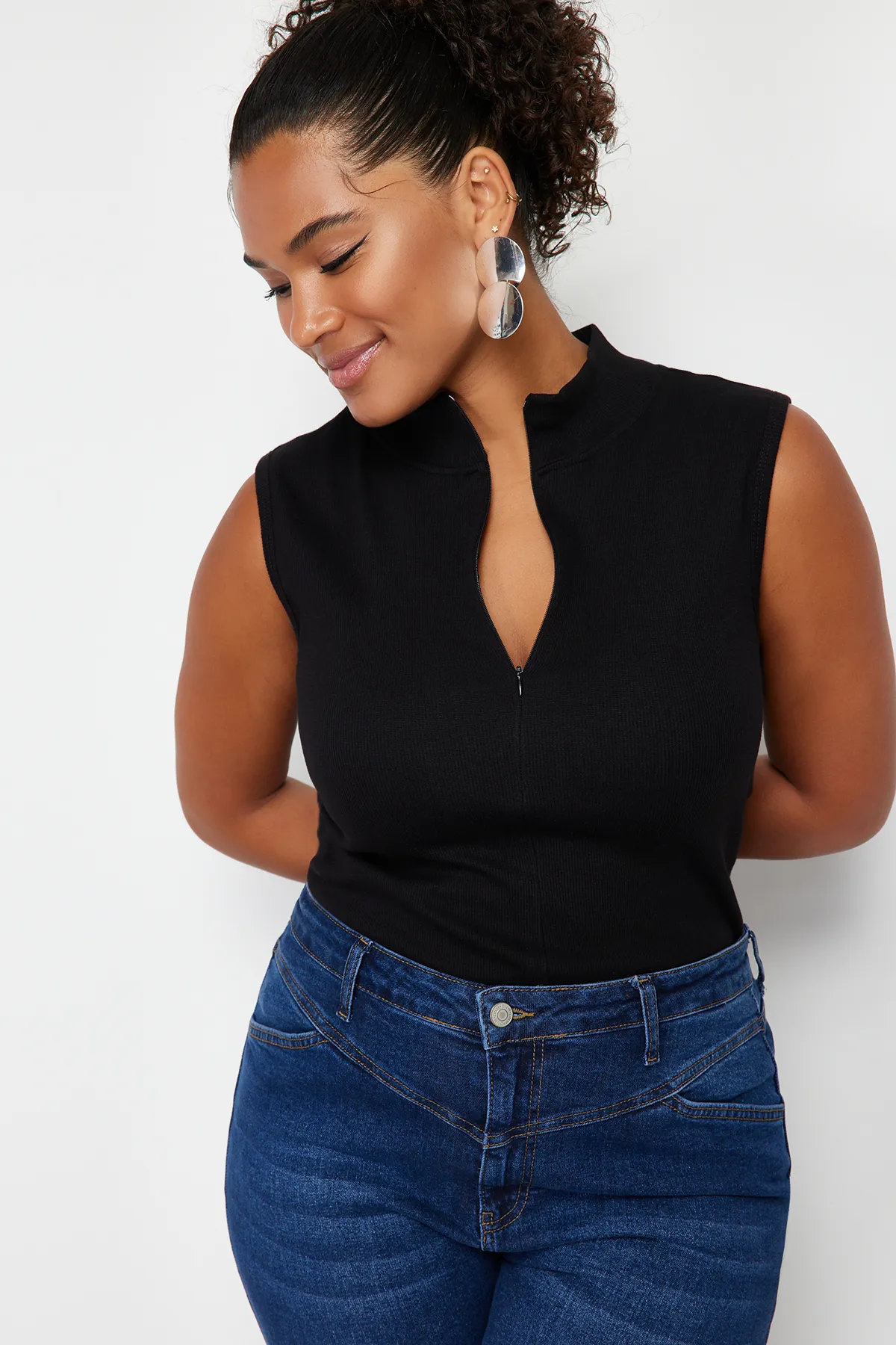 Trendyol Curve  Schwarze Strickbluse mit Reißverschluss TBSSS24AF00040