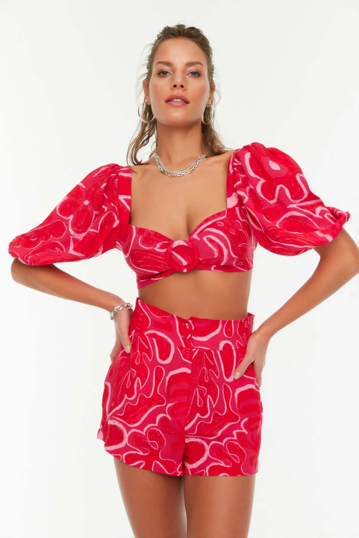 Trendyol Collection  Fuchsia-Strandshorts in Leinenoptik mit Ballonärmeln und Schnalle – Strandblusenanzug in Leinenoptik TBESS21AU0299
