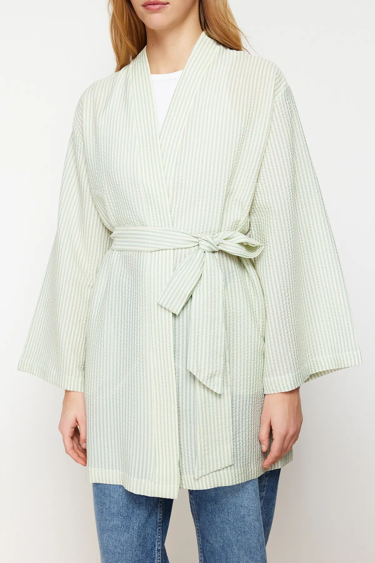 Trendyol Modest  Mintfarbener, gewebter, gestreifter Seersucker-Kimono und -Kaftan mit Gürtel TCTSS23KK00001