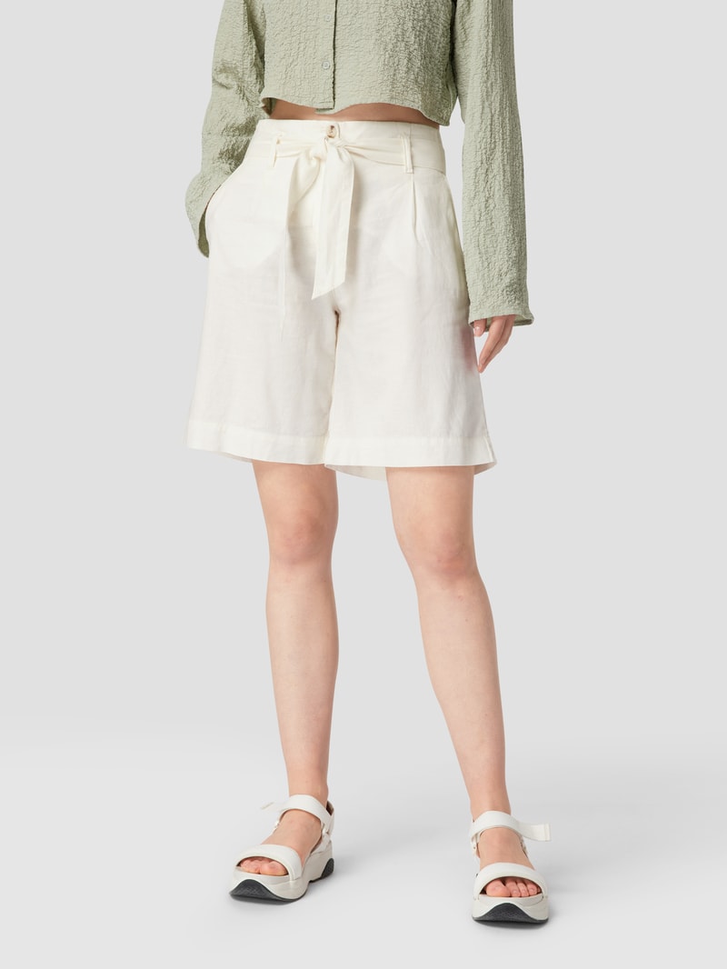 Bermudas mit Stoffgürtel in offwhite