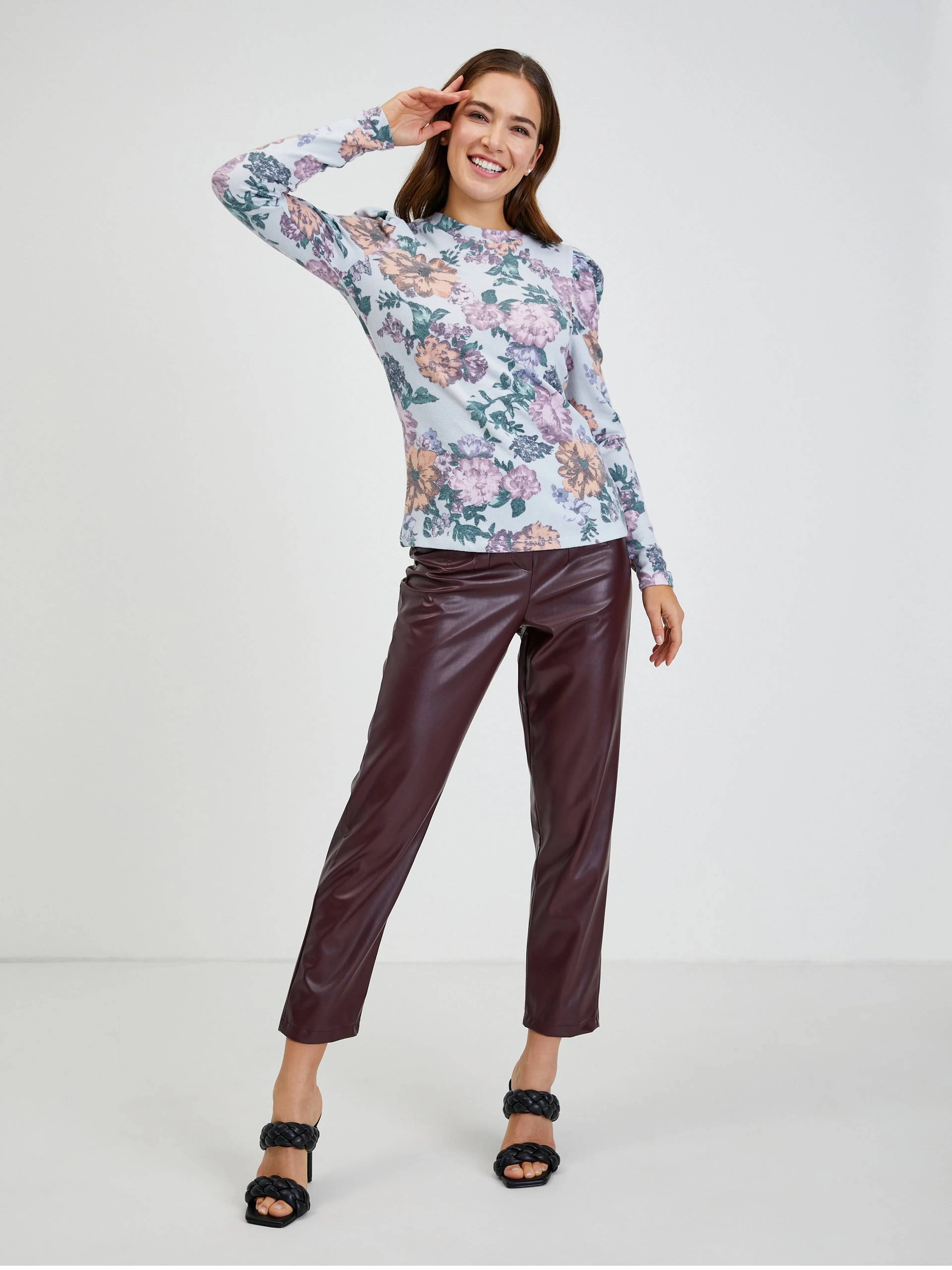 Hellgraues Damen T-Shirt mit Blumenmuster ORSAY