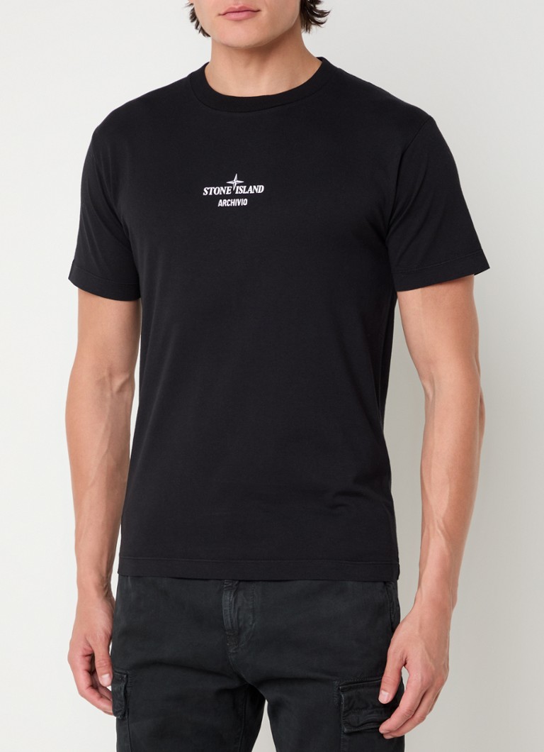 Stone Island 2NS91 T-krekls ar logotipu un apdruku aizmugurē