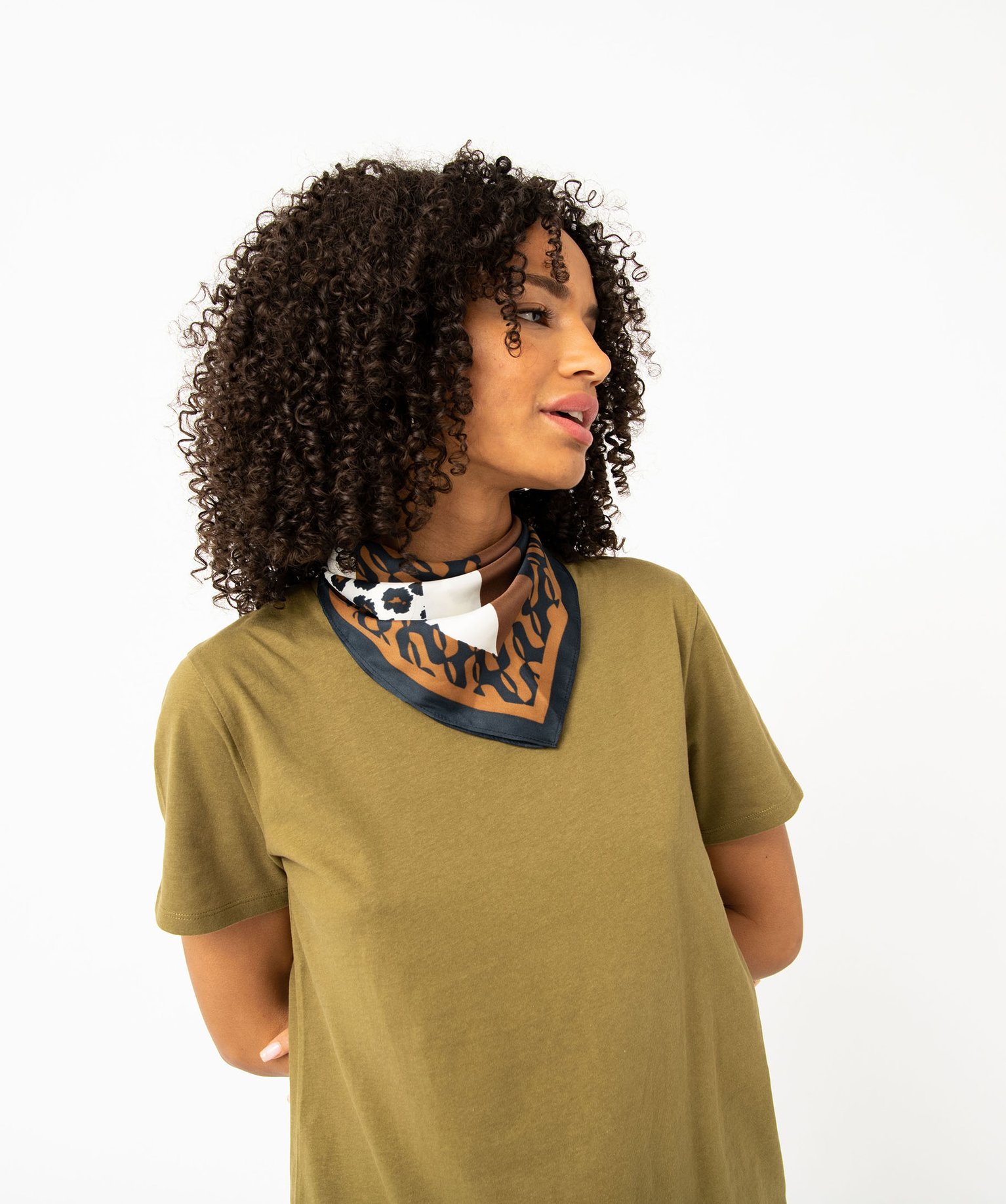 Tee-shirt femme à manches courtes et col rond kaki | GEMO