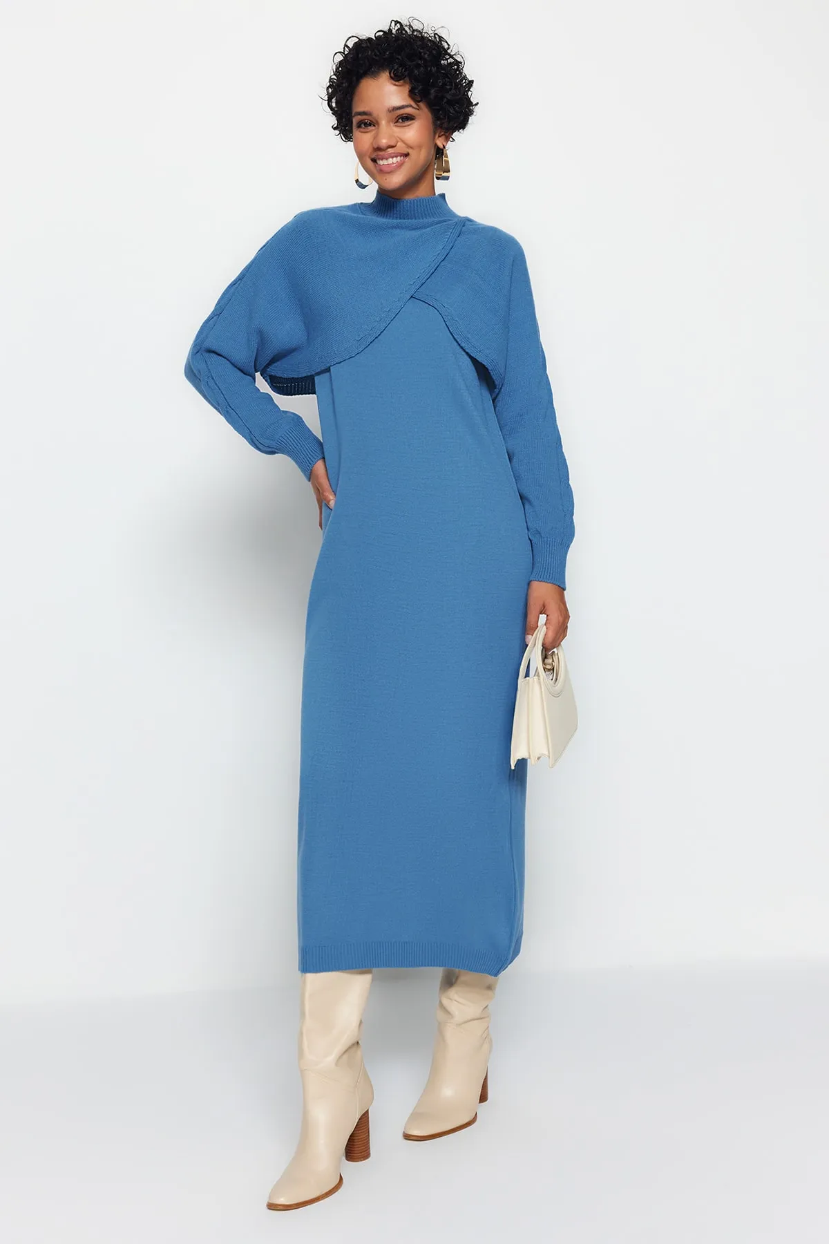 Trendyol Modest  Indigoblaues Set aus Oberteil und Unterteil aus Strick, Strickjacke und Kleid mit Bolero-Details TCTAW24US00038