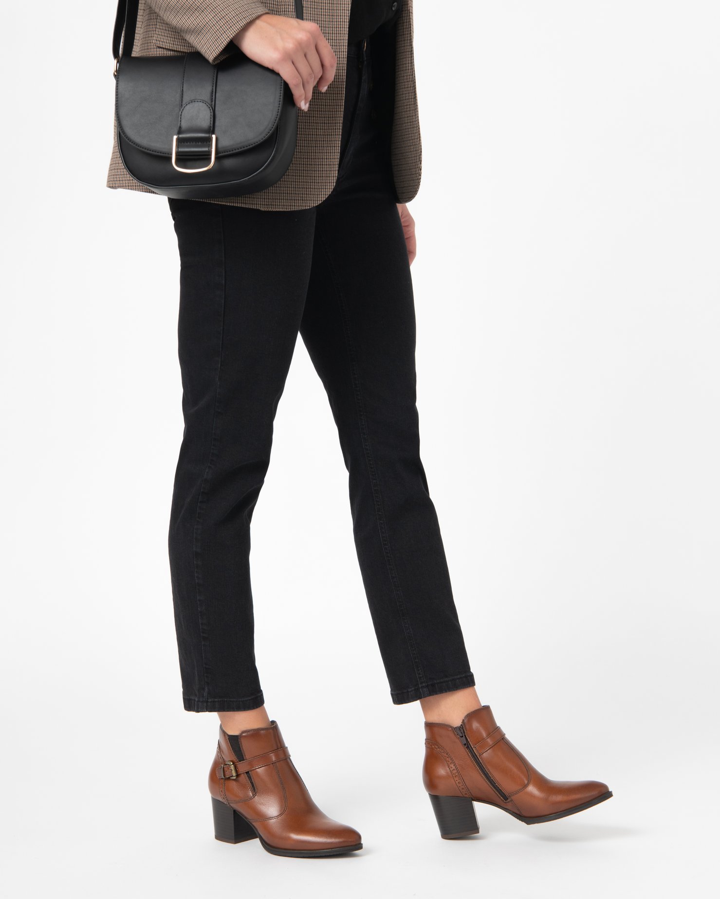 Boots pour femme avec bride et boucle métallique sur le cté camel | GEMO