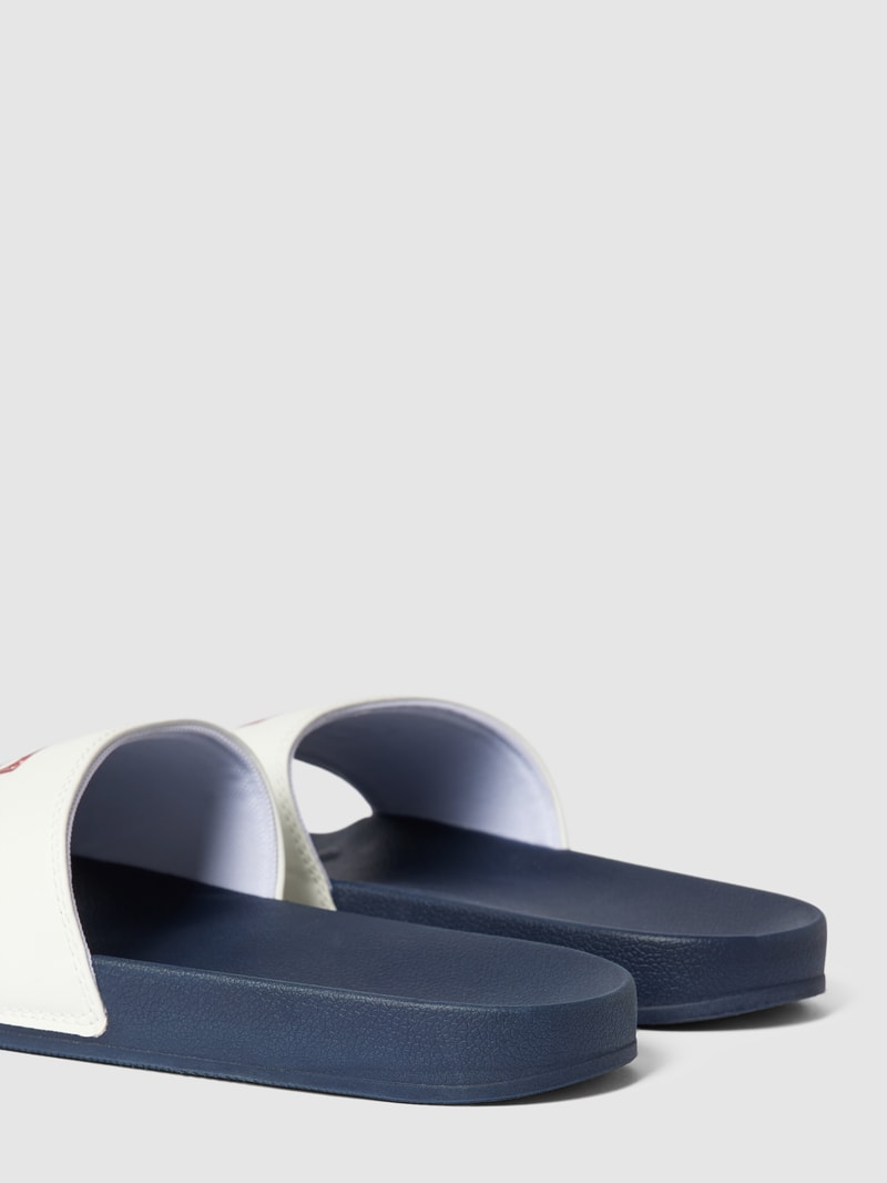 Slides mit Label-Detail Modell 'JUNE BATWING' in weiß