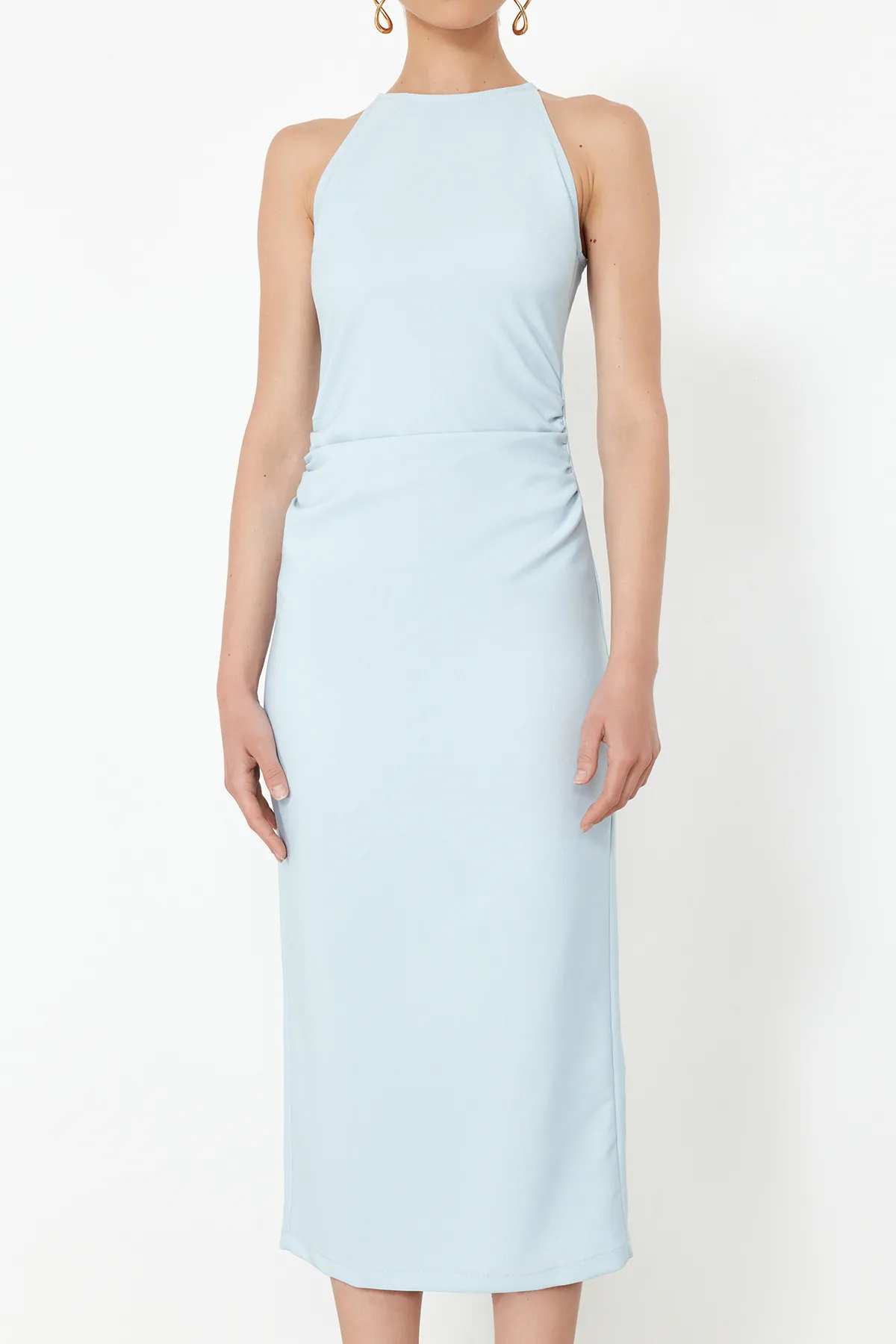 Trendyol Collection  Blaues tailliertes Neckholder-Midikleid aus Webstoff TWOSS24EL00158