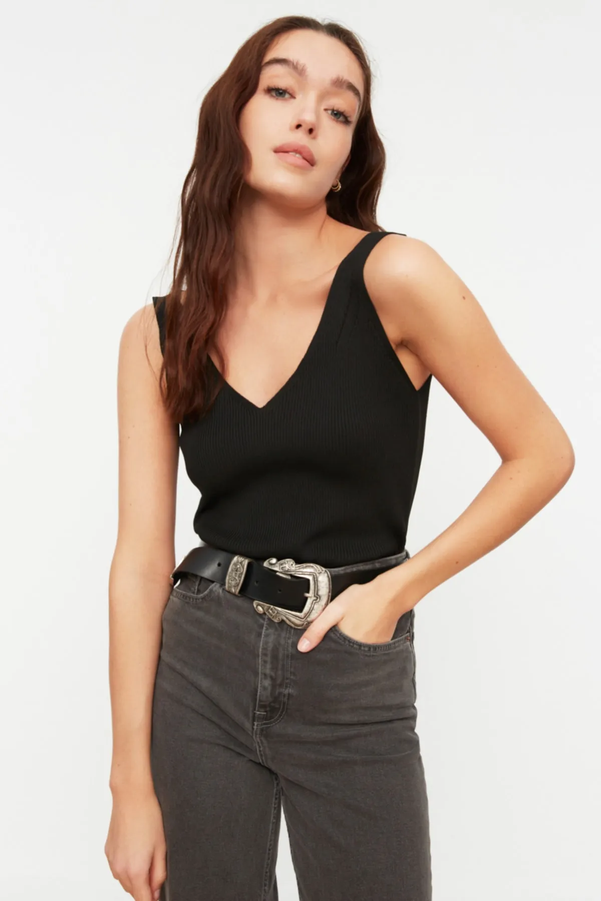 Trendyol Collection  Schwarze Strickbluse mit Trägern und V-Ausschnitt