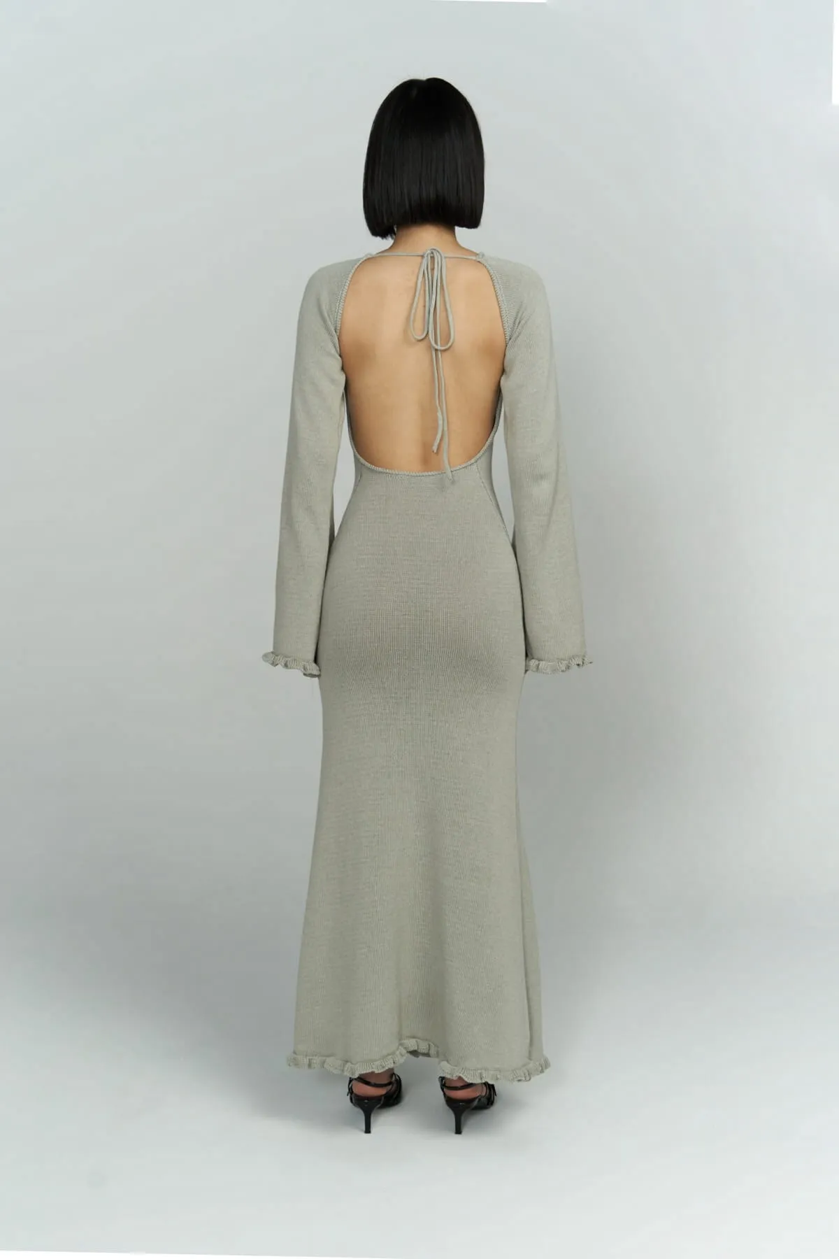 BOHEMAİ  Angela Rückenfreies graues Strickkleid