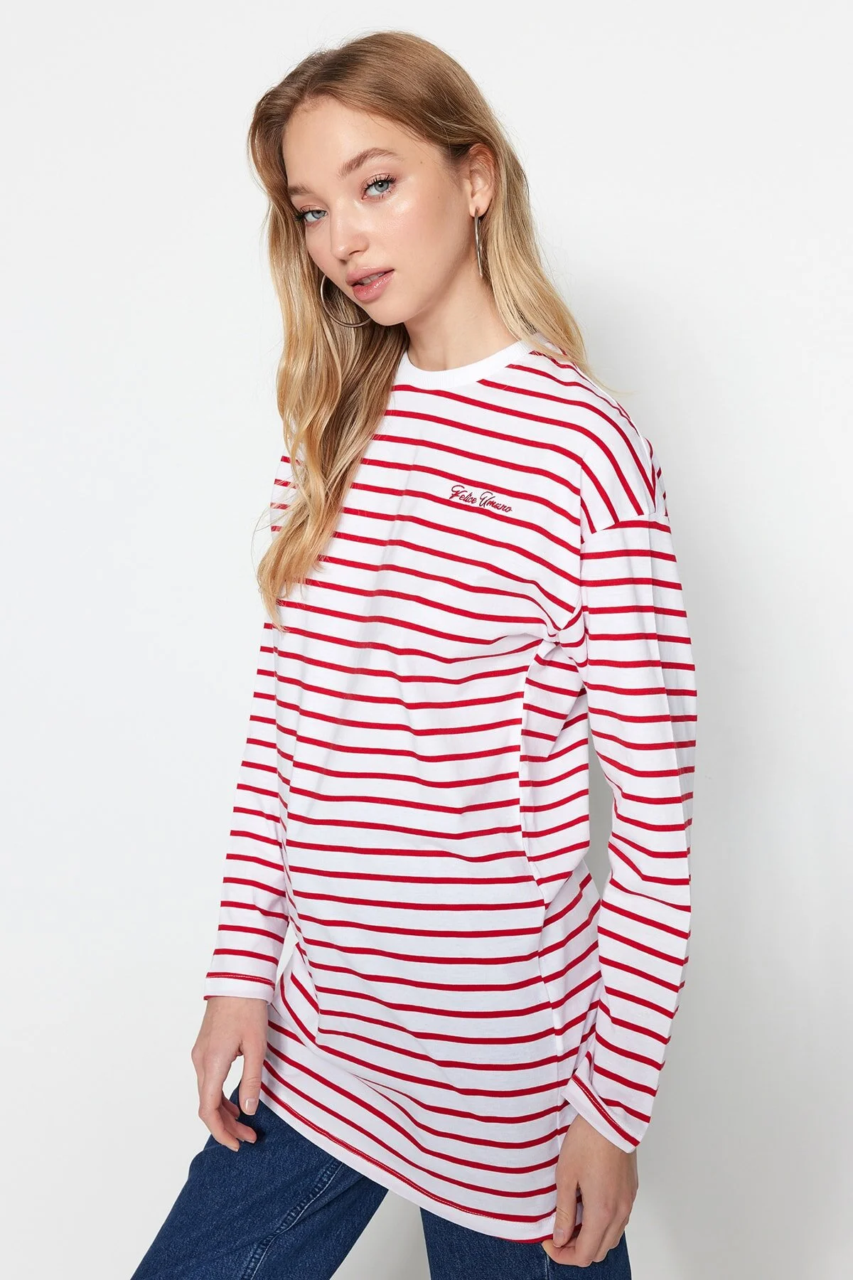 Trendyol Modest  Rote gestreifte Stricktunika mit Stickereidetail TCTSS23UK00034