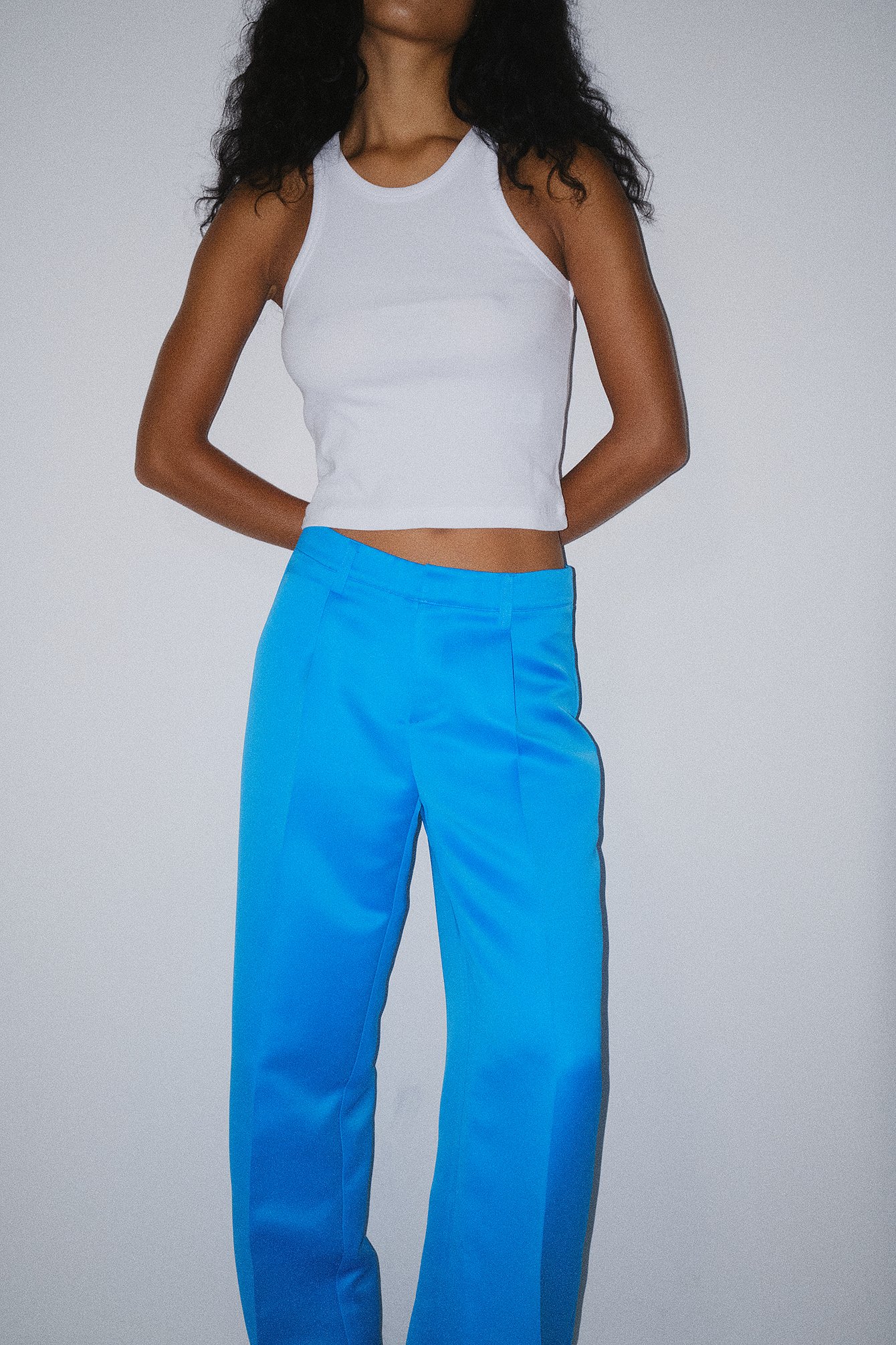 Detaillierte Hose mit mittlerer Taille